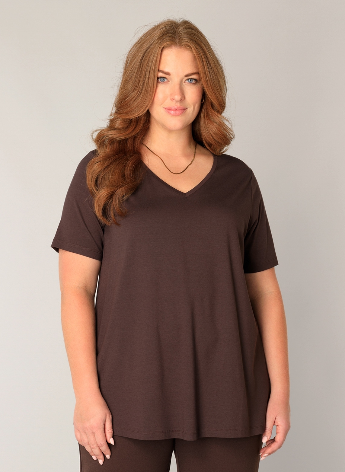 Base Level Curvy T-Shirt "Alba", mit V-Ausschnitt günstig online kaufen