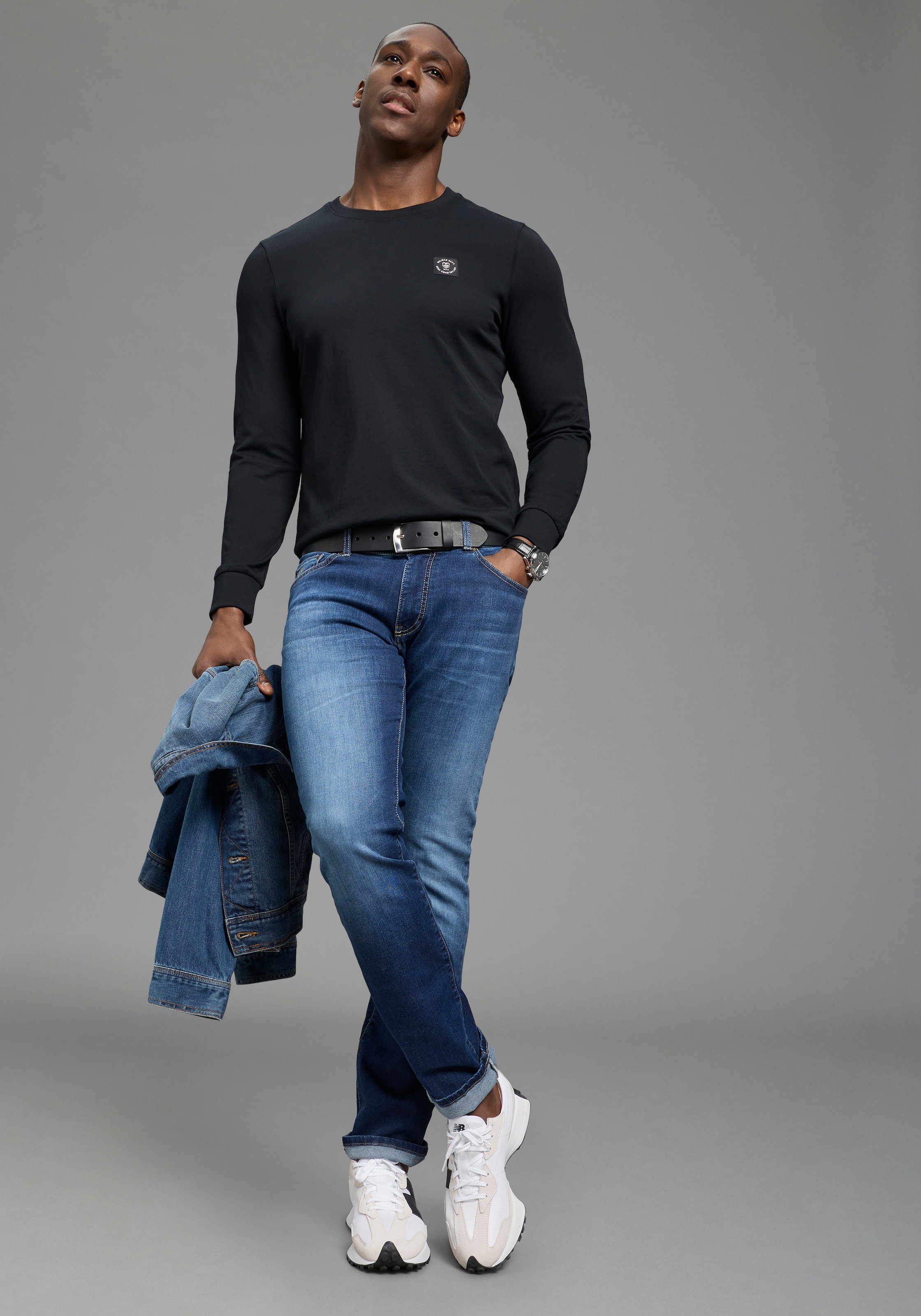 DELMAO Rundhalsshirt mit Markenlabel