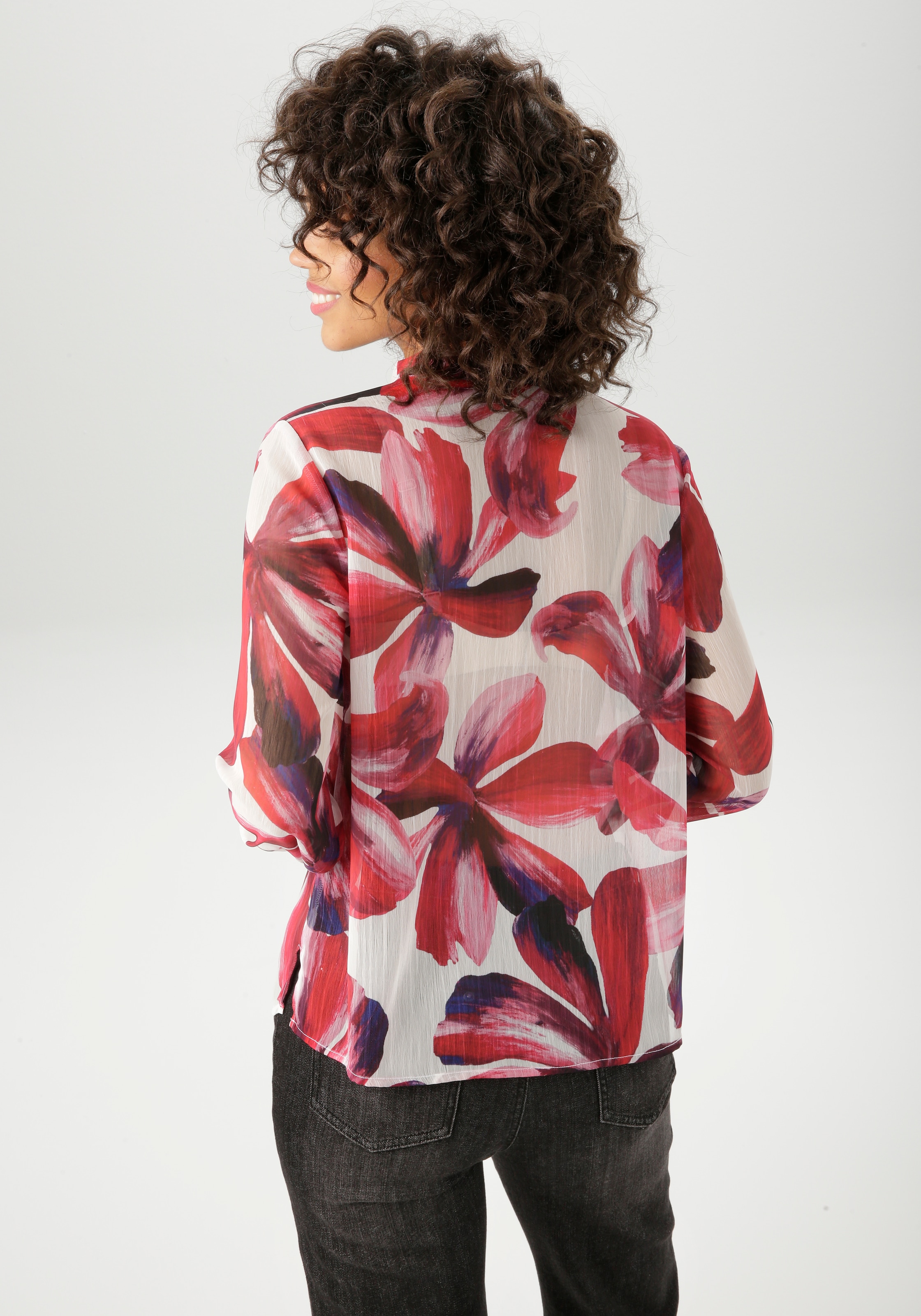 Aniston CASUAL Schluppenbluse, mit großflächigen, grafischen Blättern bedruckt - NEUE KOLLEKTION