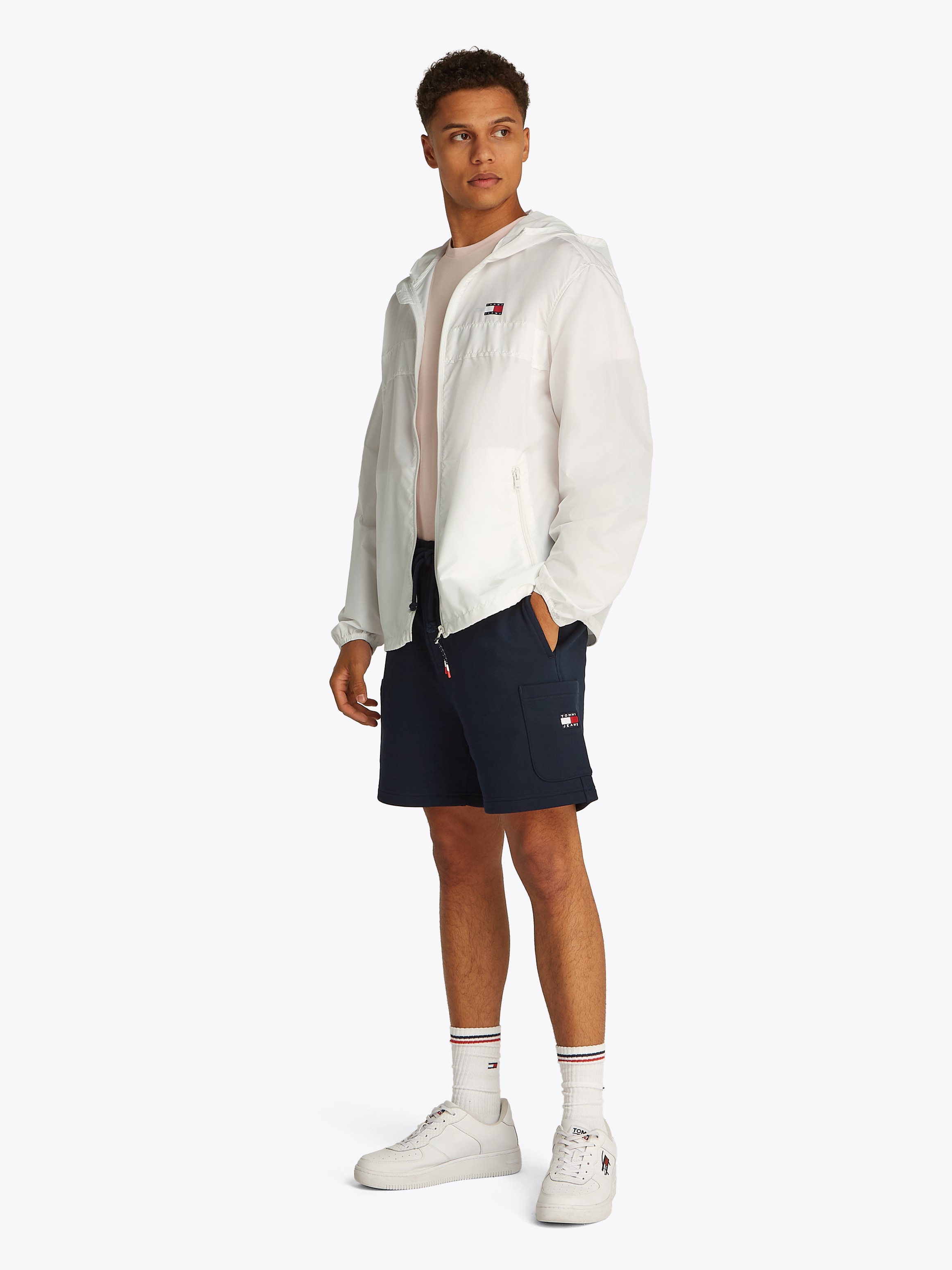 Tommy Jeans Outdoorjacke »TJM LW CHICAGO JACKET«, mit Kapuze, mit Logoprägung