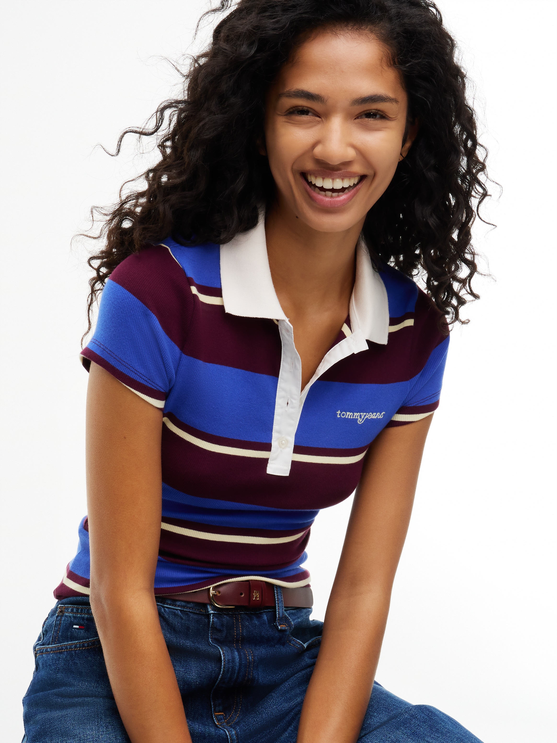 Tommy Jeans Poloshirt »TJW SLIM SCRIPT RIB SS POLO« Baumwollmischung, slim fit, figurbetont, in gerippter Struktur