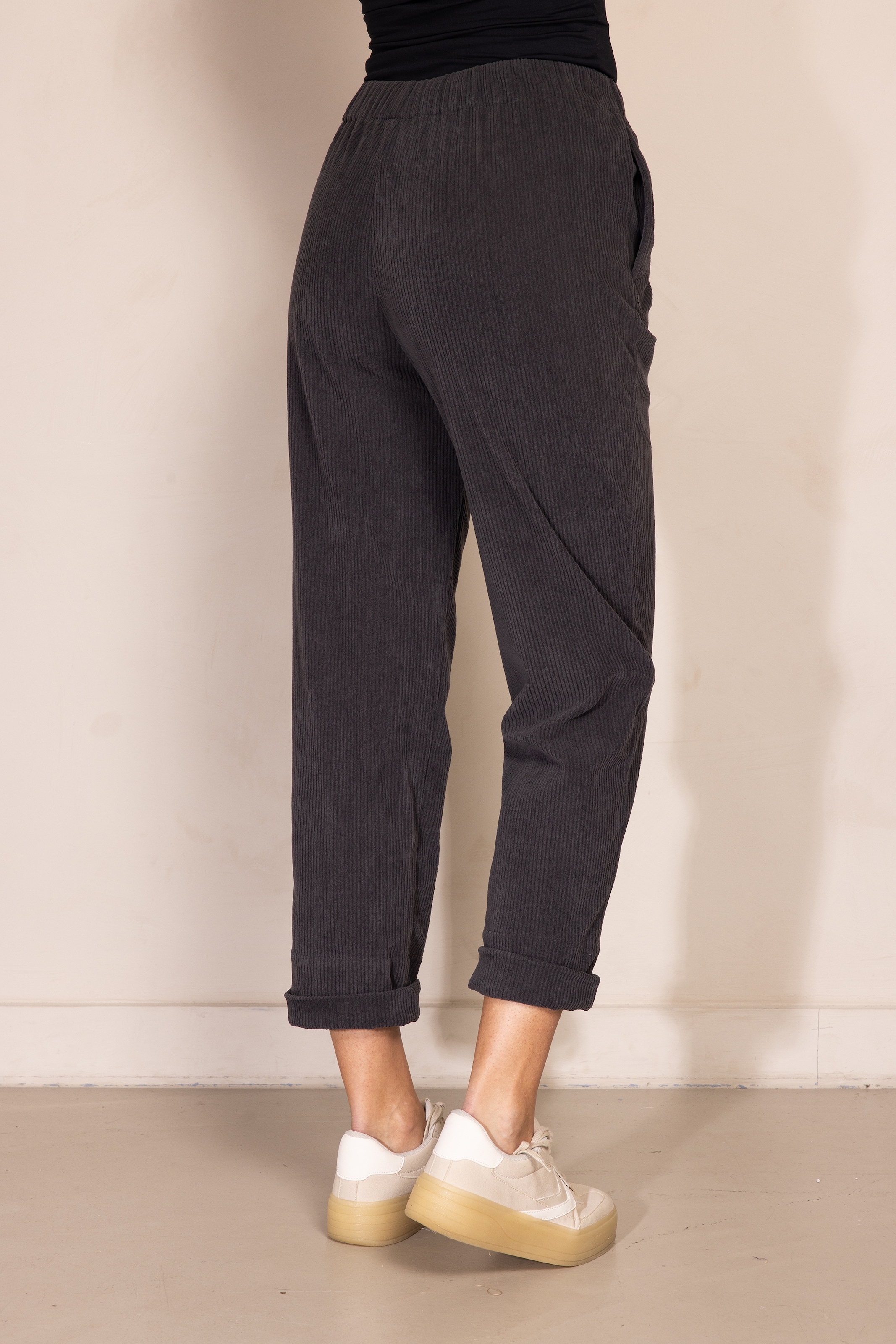Zhrill Cordhose »ZHPIA«, mit aufgesticktem Logo-Detail auf der linken Seite, bequeme Passform