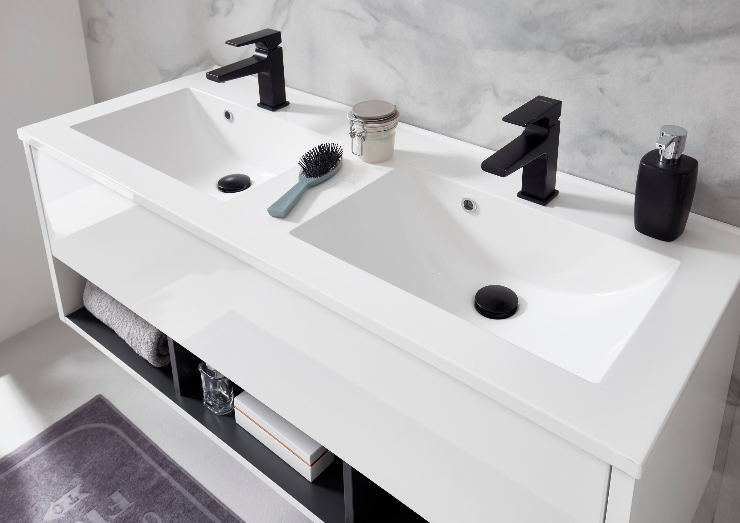 Places of Style Badmöbel-Set »Studio Line, Bad im modernen Design, 4-teiliges Badezimmer«, (4 St.), Schrank, Waschtisch und Spiegel, in zwei Farben verfügbar, Stauraum