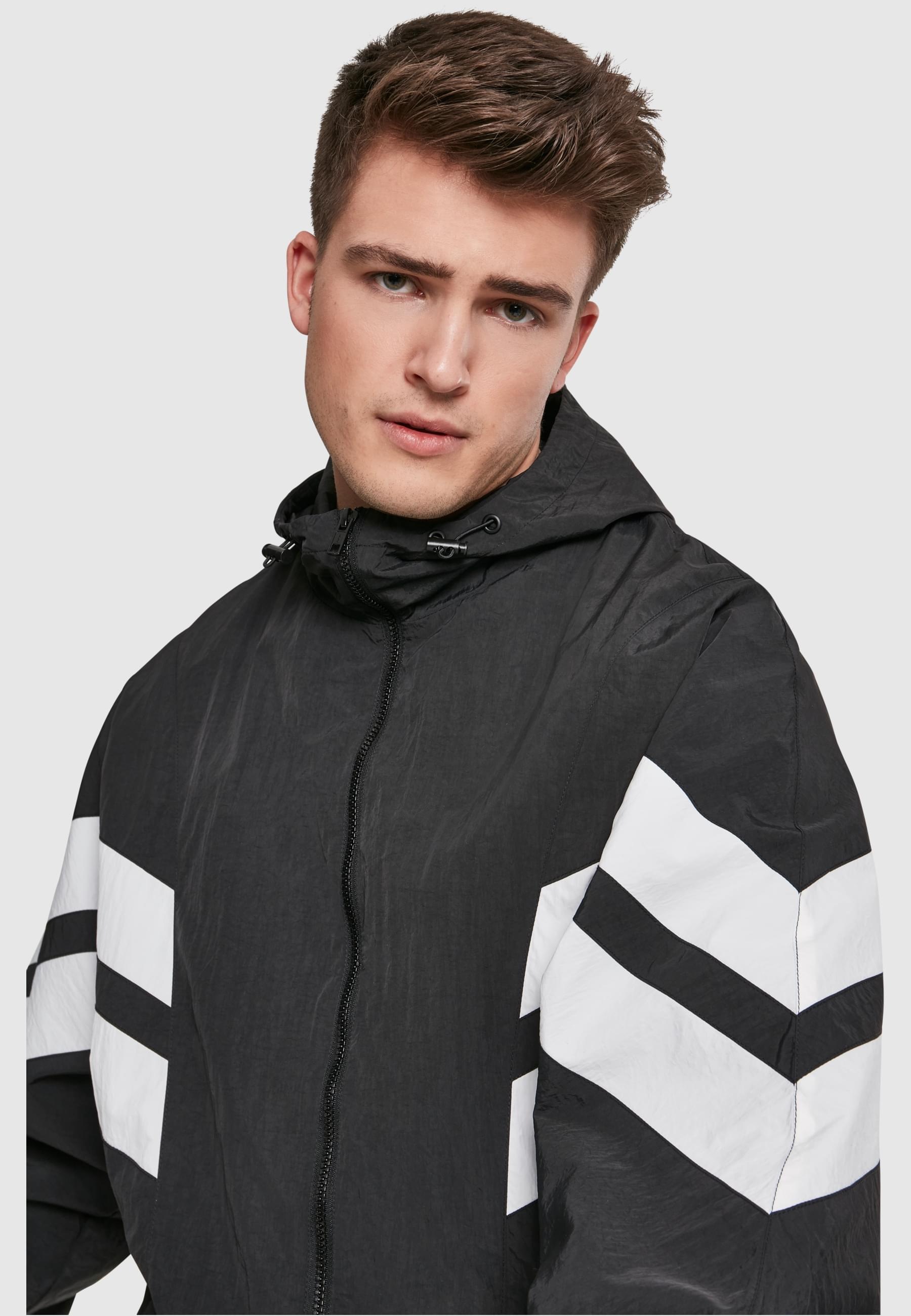 URBAN CLASSICS Allwetterjacke »Urban Classics Herren Crinkle Panel Track Jacket«, (1 St.), mit Kapuze