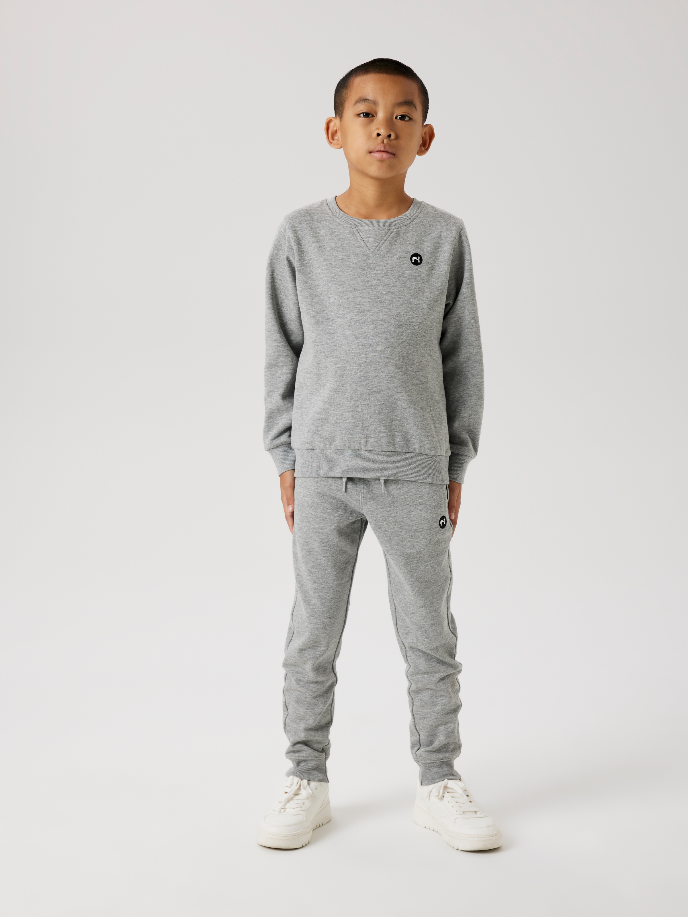 Name It Jogginghose »NKMVIMO SWE PANT BRU NOOS«, mit kontrastfarbigen Reißverschluss-Taschen