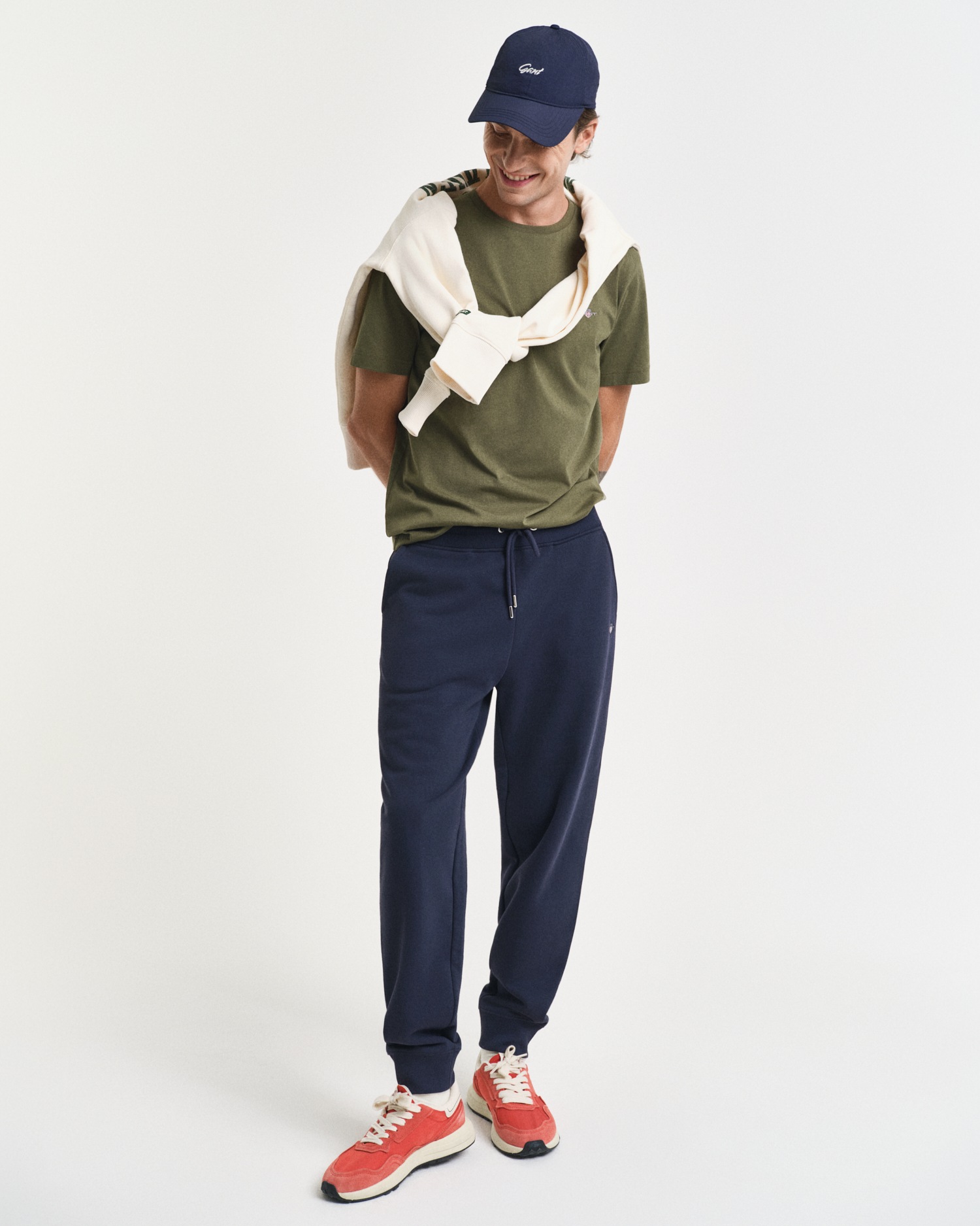 Gant Sweathose »REG SHIELD SWEATPANTS«, mit Logostickerei unterhalb des Bunds