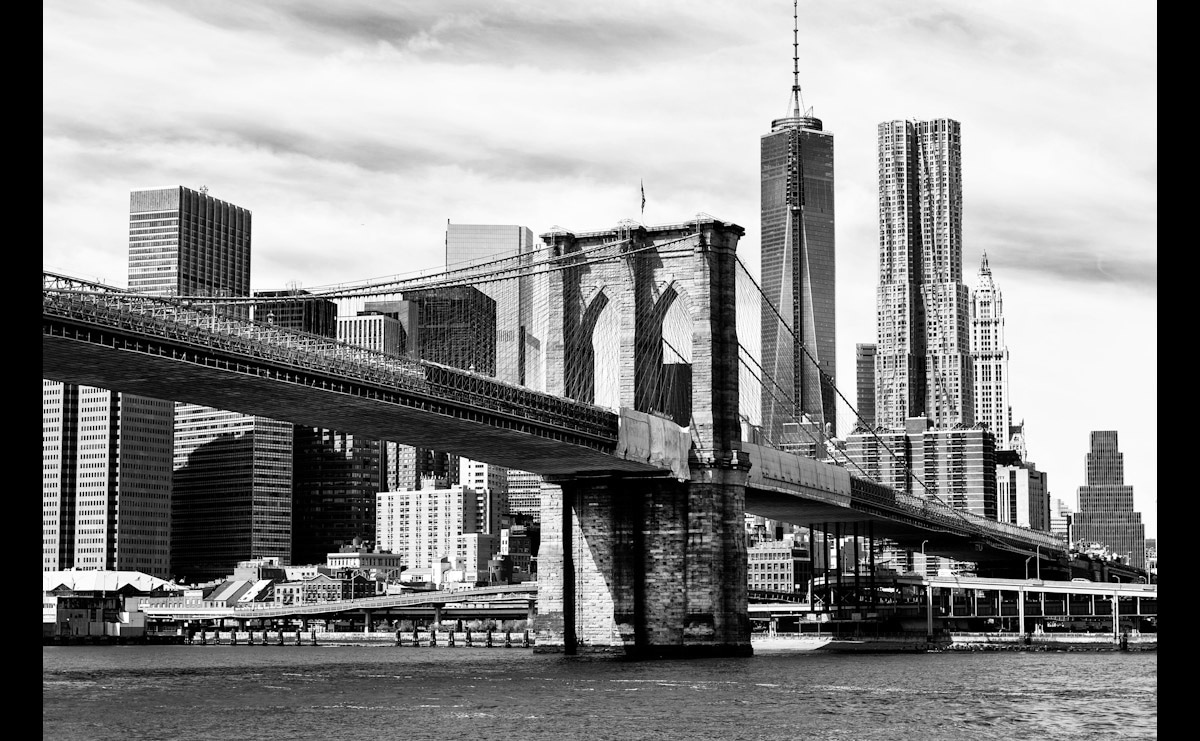 Papermoon Fototapete "Brooklyn Bridge Schwarz & Weiß"