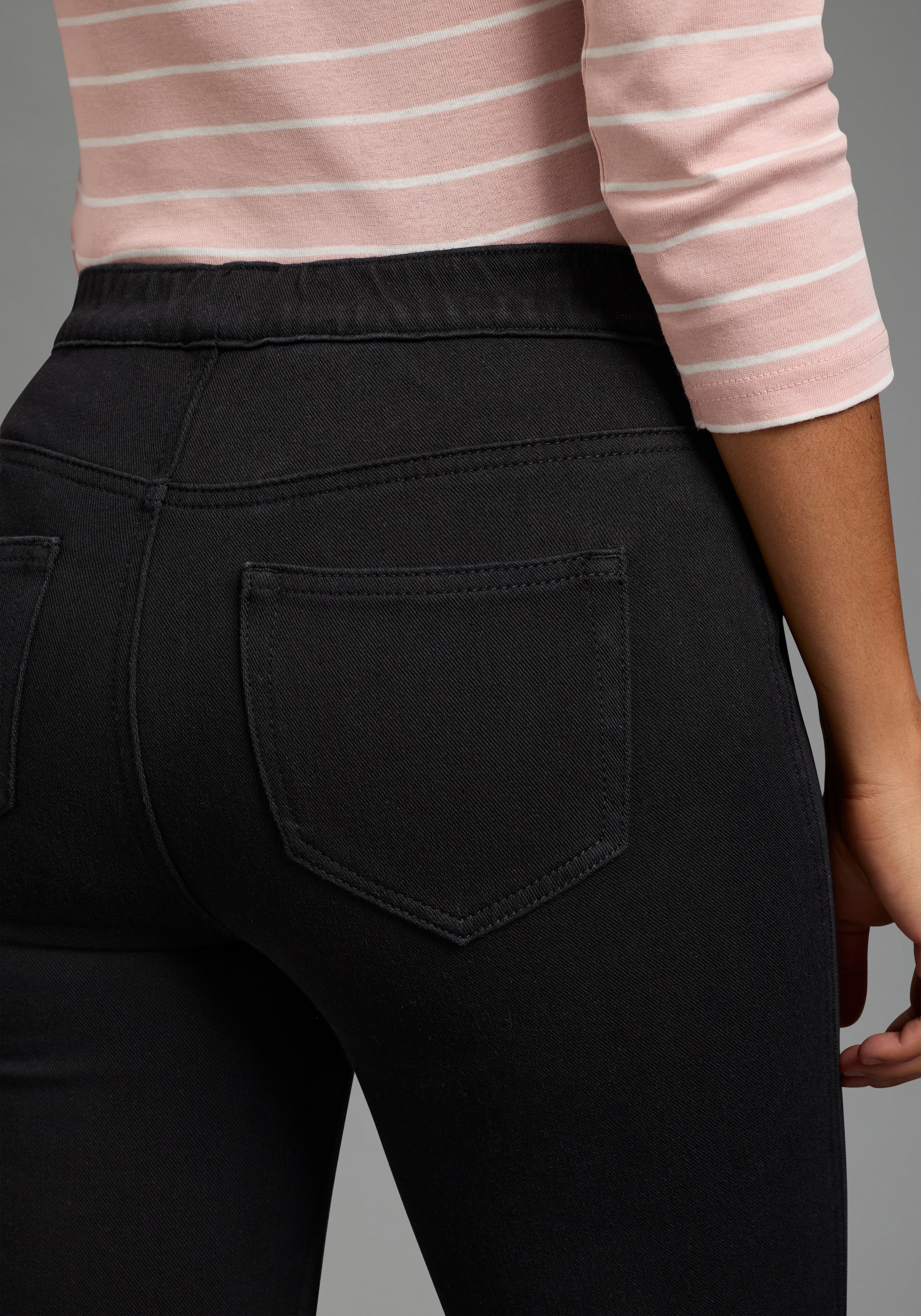 Arizona Jeansjeggings »im 4 Way Stretch, Quer- und Längselastisch, Bootcut« sehr schmale Passform, Bootcut-Beinform, normale Leibhöhe