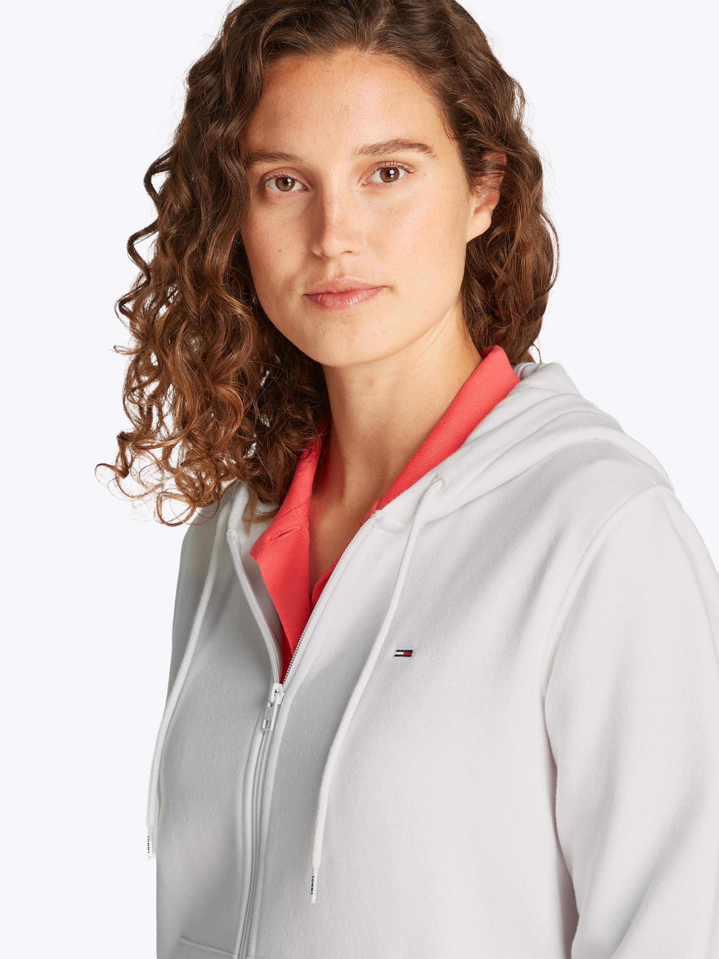 Tommy Jeans Sweatjacke »TJW REG S FLAG ZIP THRU«, mit Logostickerei