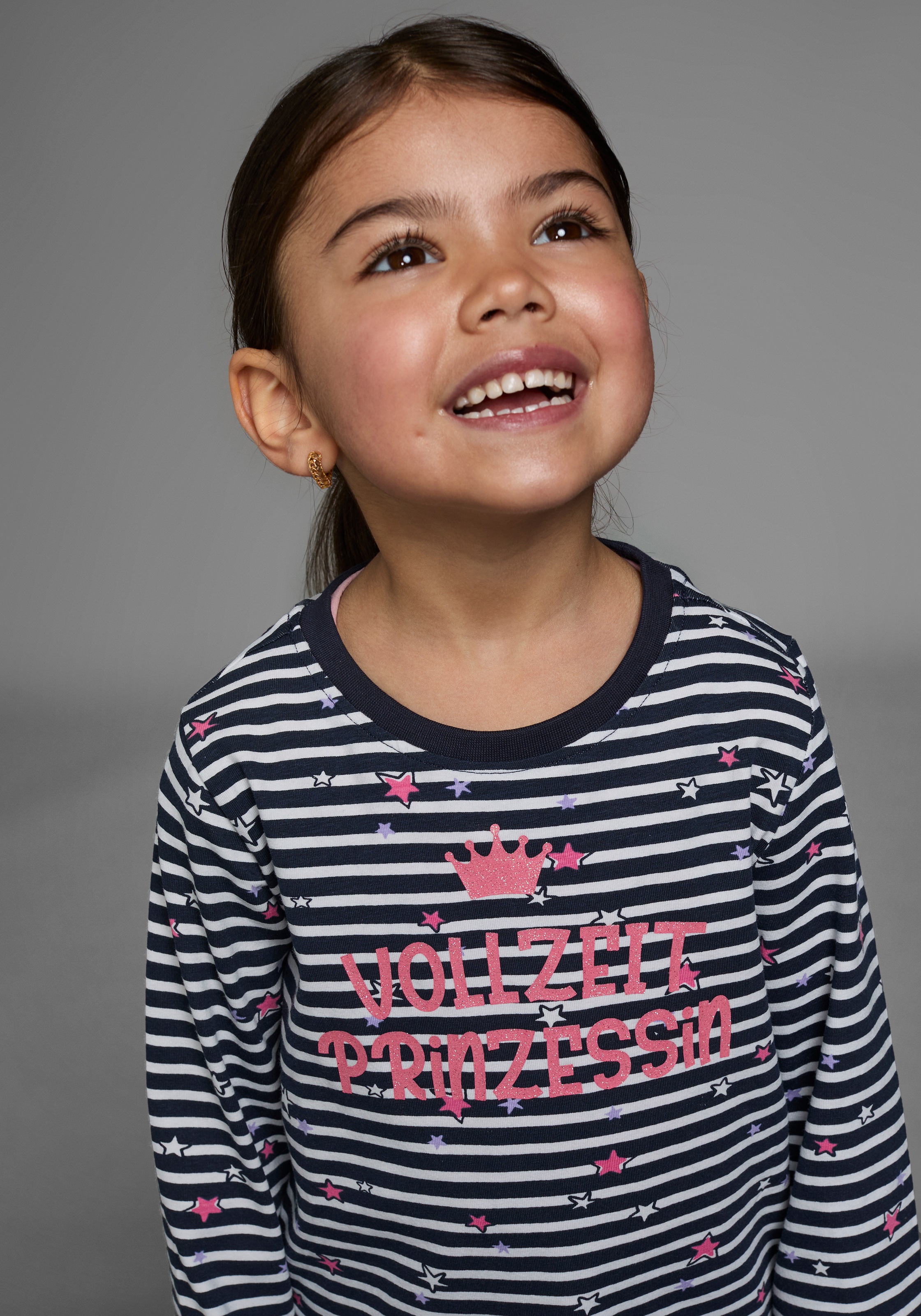 Thumbnail - KIDSWORLD Langarmshirt "Vollzeit Prinzessin" Langarm, Basic-Passform, mit Sternmuster, Rundhalsausschnitt
