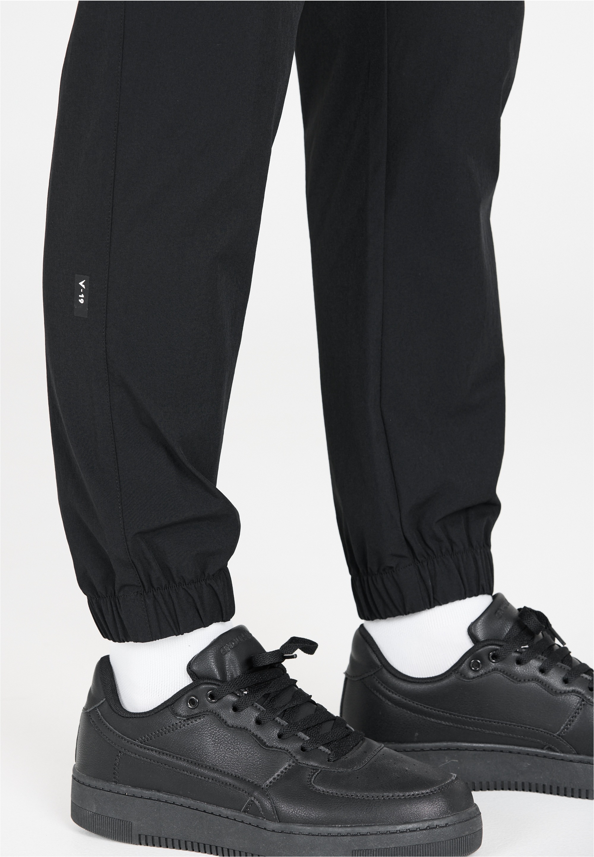 Virtus Sweathose »Ayden«, im funktionalen Cargo-Design