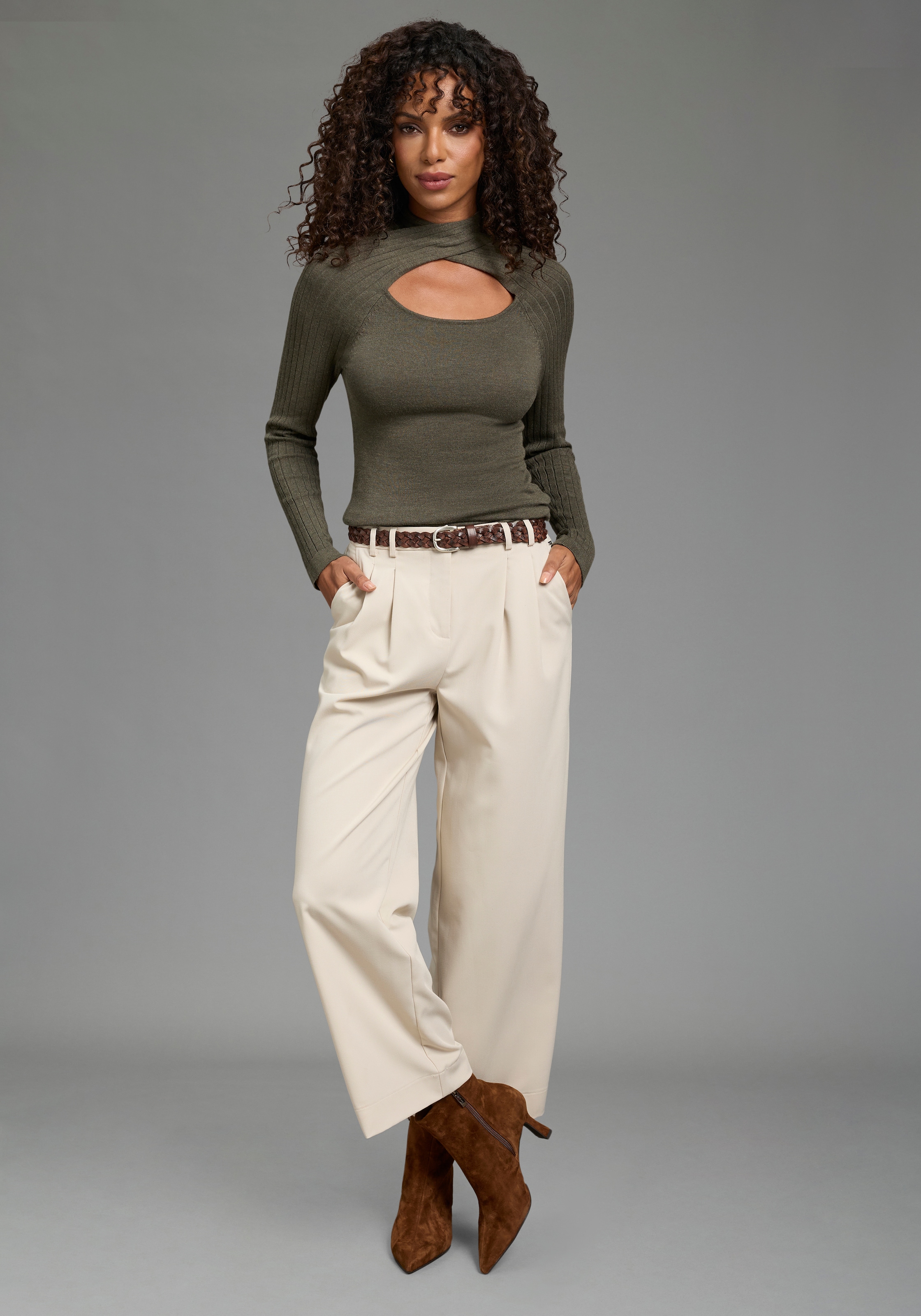 Bruno Banani Stehkragenpullover »mit Cut-Out« aus Ripp- und Feinstrick, figurbetonte Passform, Langarm
