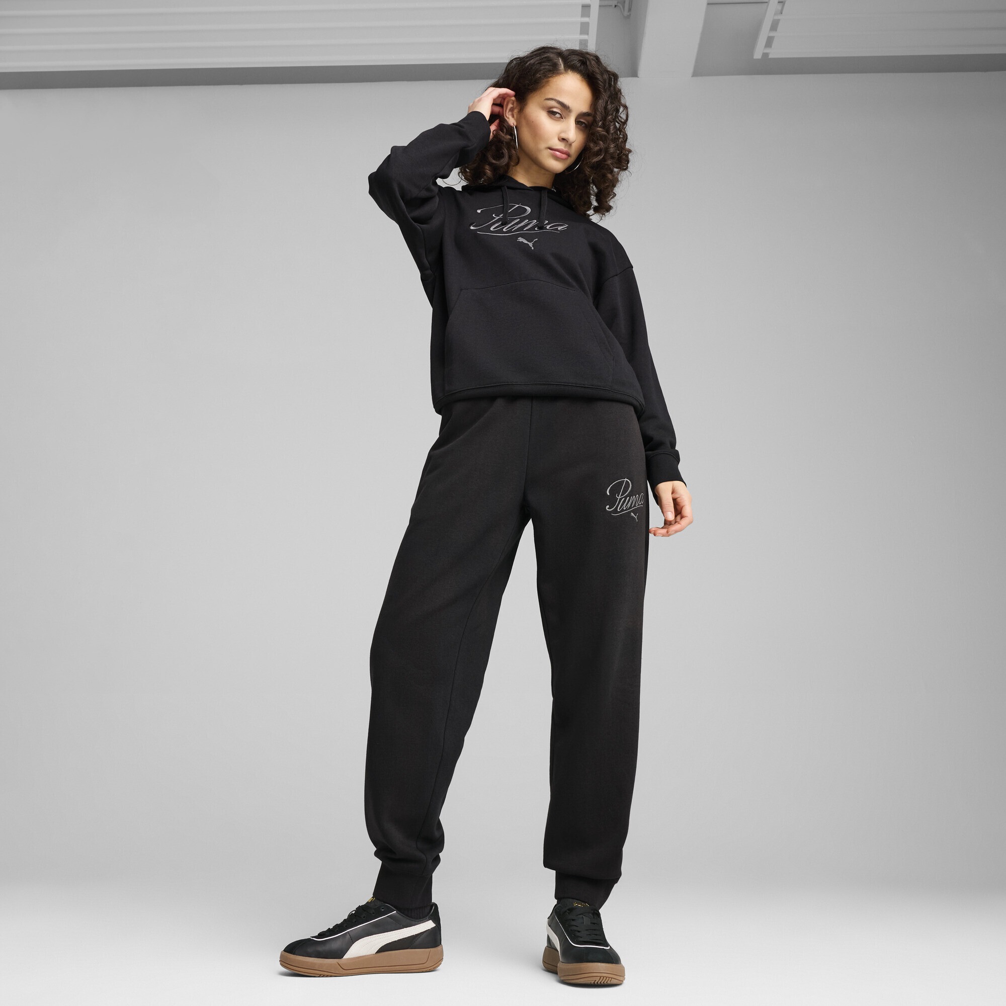 PUMA Sporthose »ESS SCRIPT Comfort Jogginghose Damen«