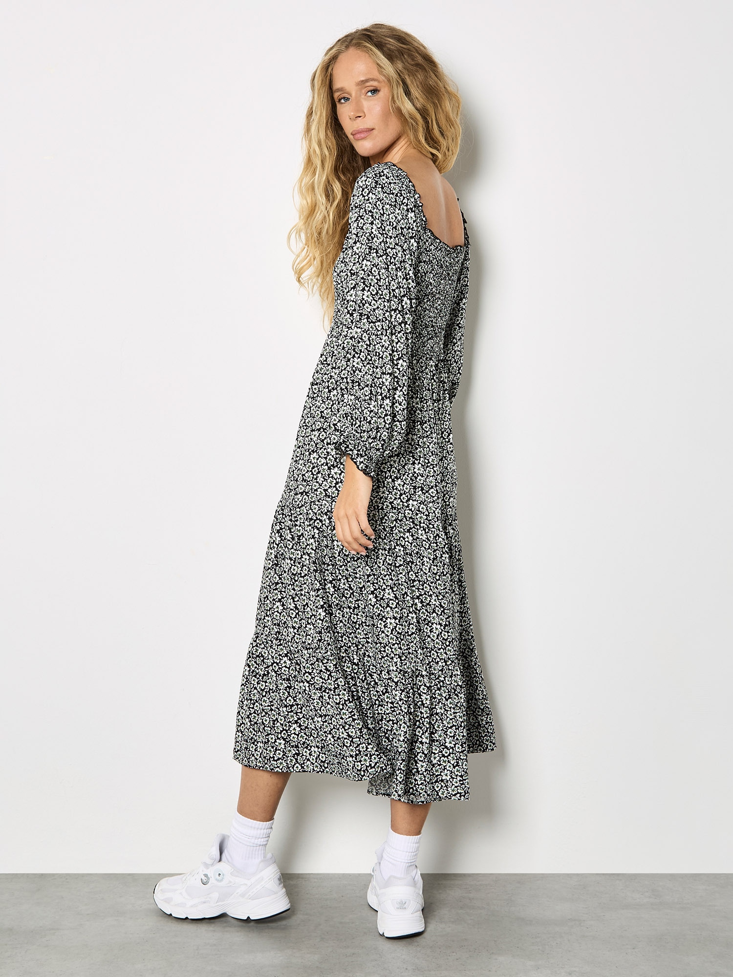 Apricot Midikleid »Midikleid« mit Smok und zierlichem Blumenmuster