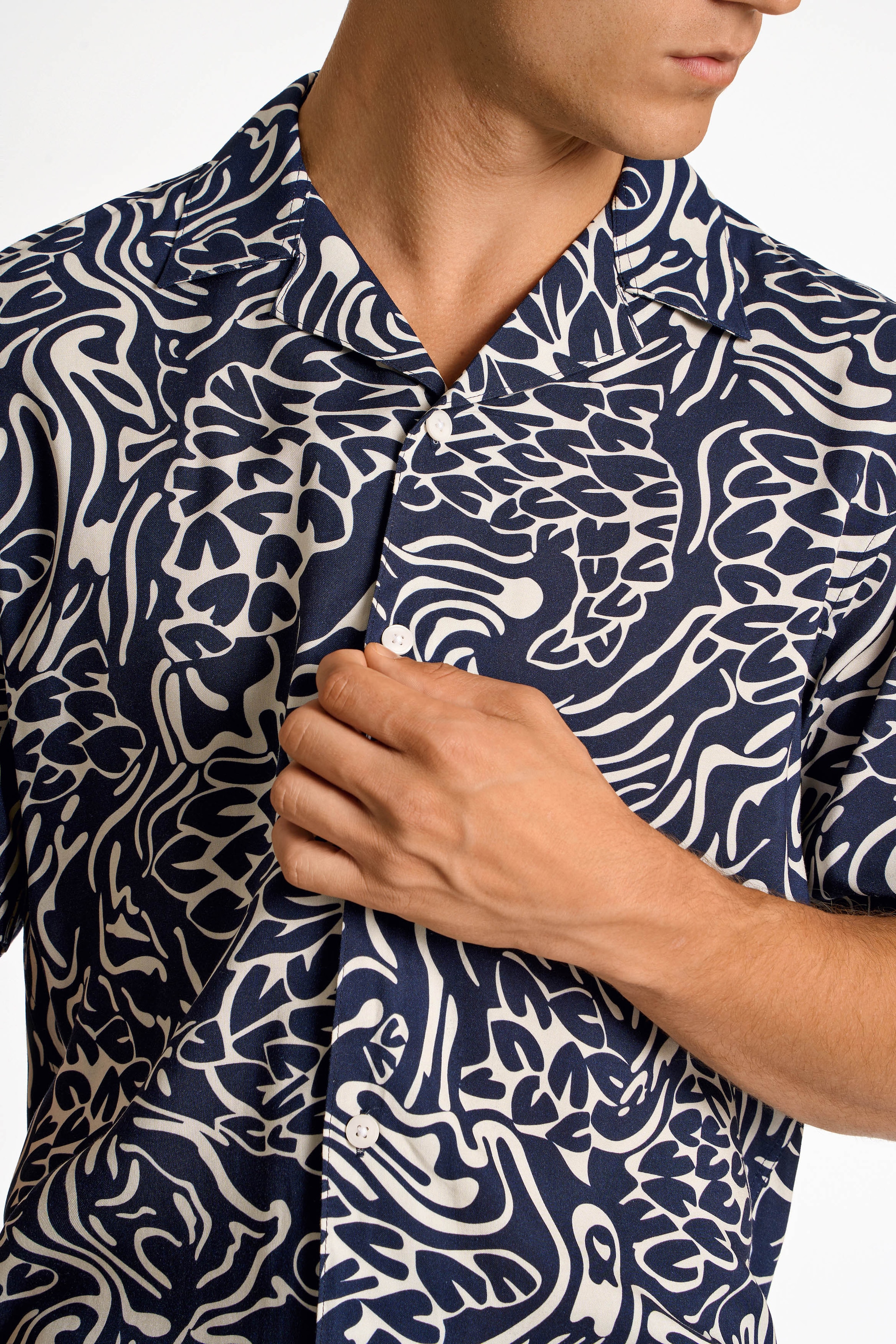 LINDBERGH Print-Shirt, mit Muster und aus reiner Viskose