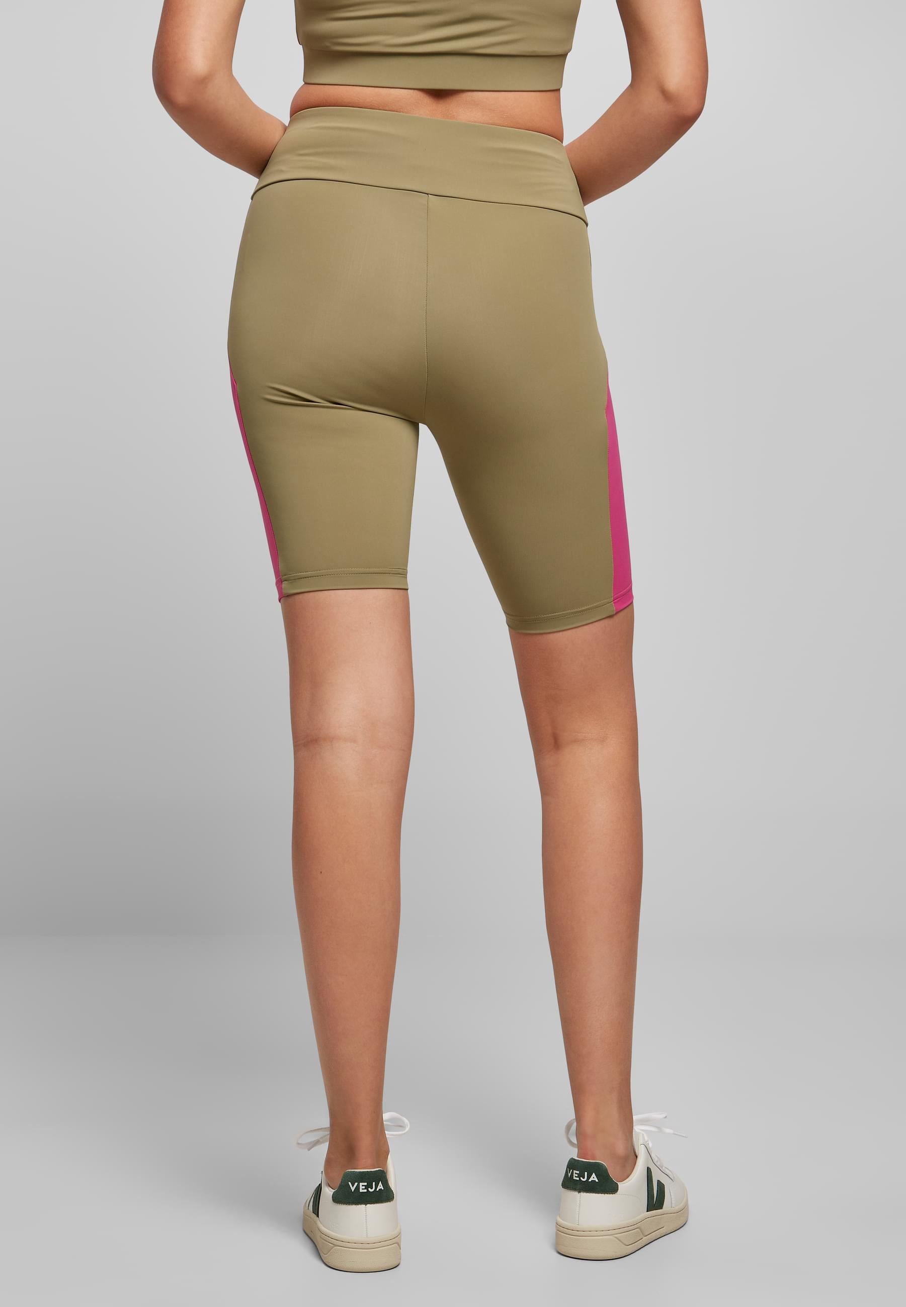 URBAN CLASSICS Radlerhose »Urban Classics Damen Ladies Color Block Cycle Shorts«, (1 tlg.)