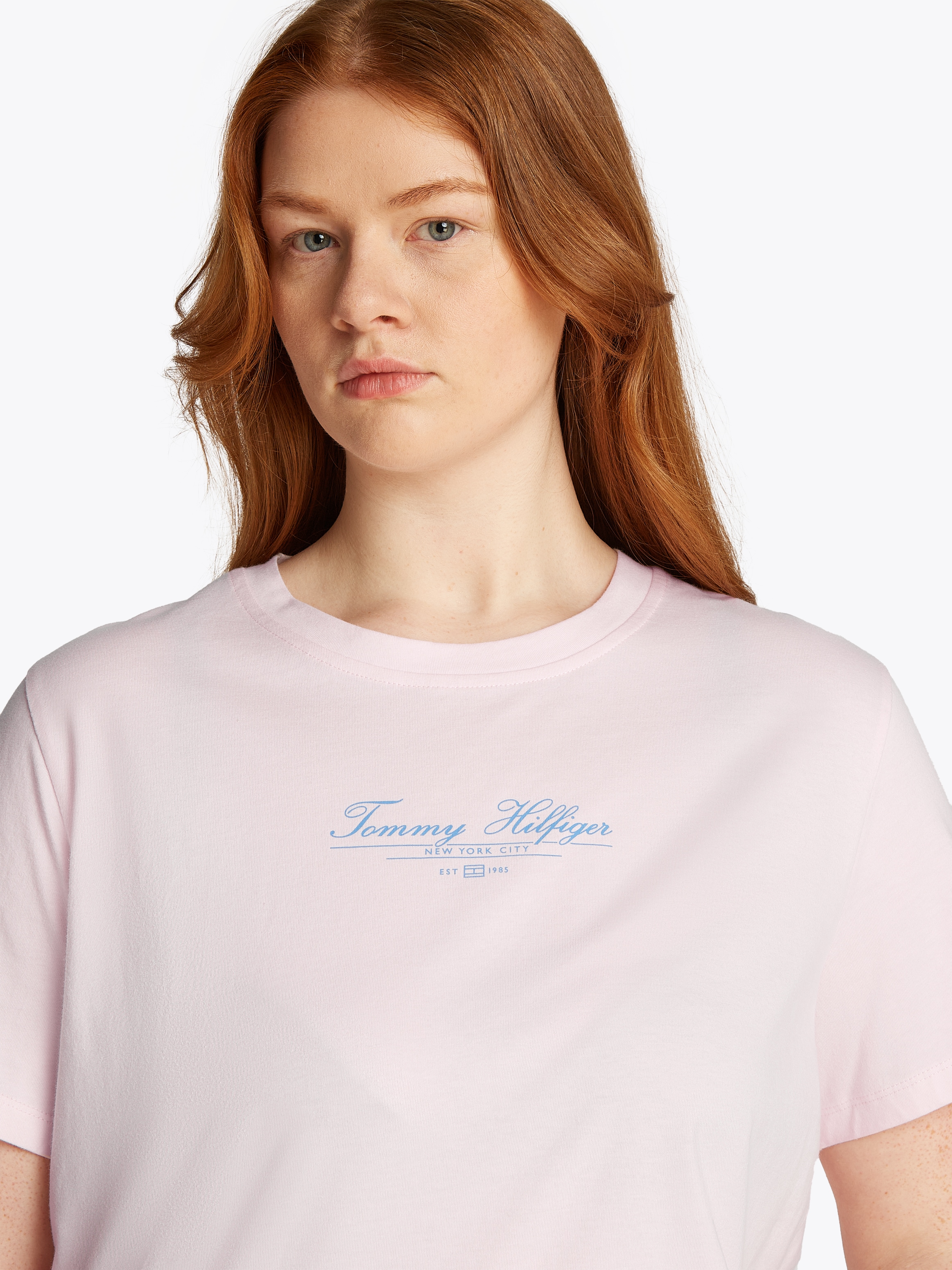 Tommy Hilfiger Curve Rundhalsshirt »CRV REG SCRIPT C-NK TEE SS«, in Großen Größen, Logoschriftzug