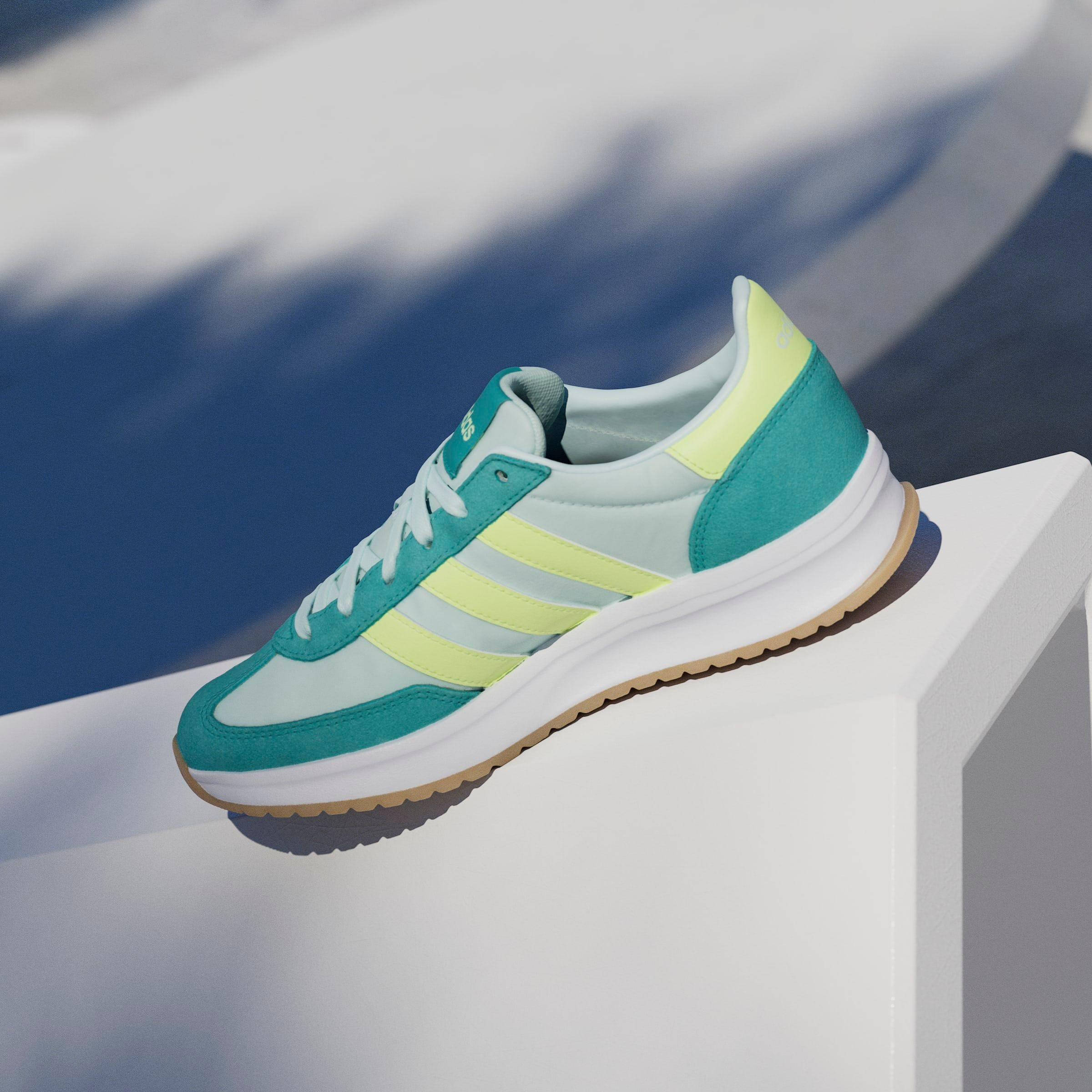adidas Sportswear Sneaker »RUN 70S 2.0«, inspiriert vom Design des SL72