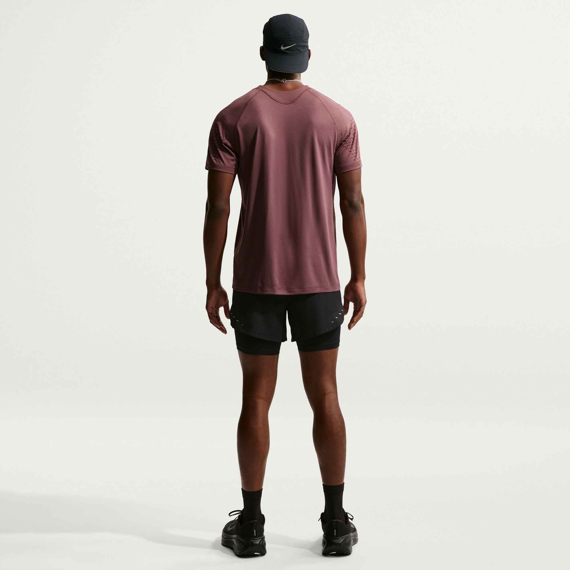Nike Laufshorts »M NK DF STRIDE 5IN HYBRID SHRT (Consumer Facing Name TBD)«  mit Reißverschlusstasche hinten, schweißableitend und atmungsaktiv