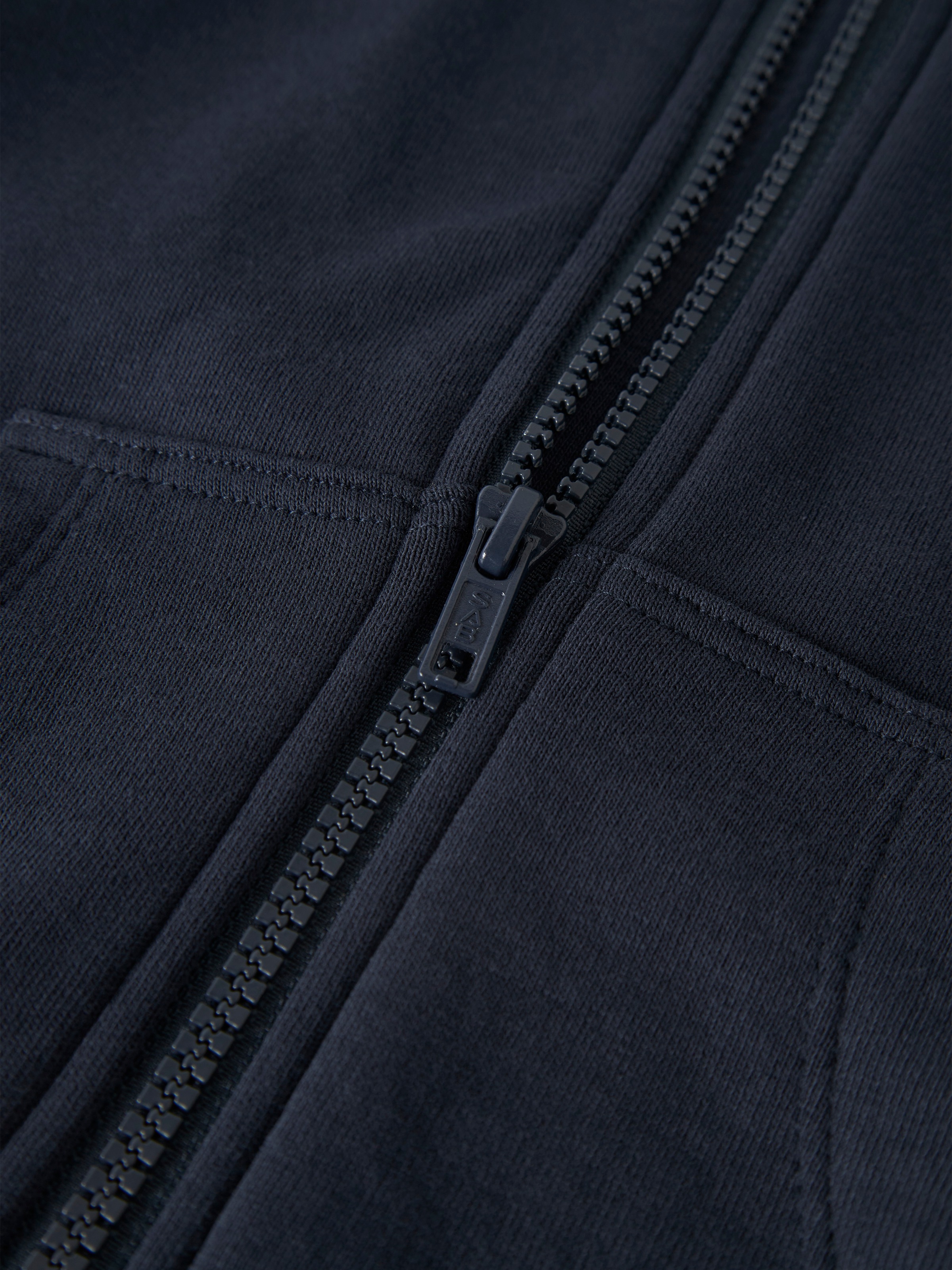Name It Kapuzensweatjacke »NKMNESWEAT – Sweatjacke mit Kängurutasche« unifarben, casual, regular fit, Sweatware, Rundhals