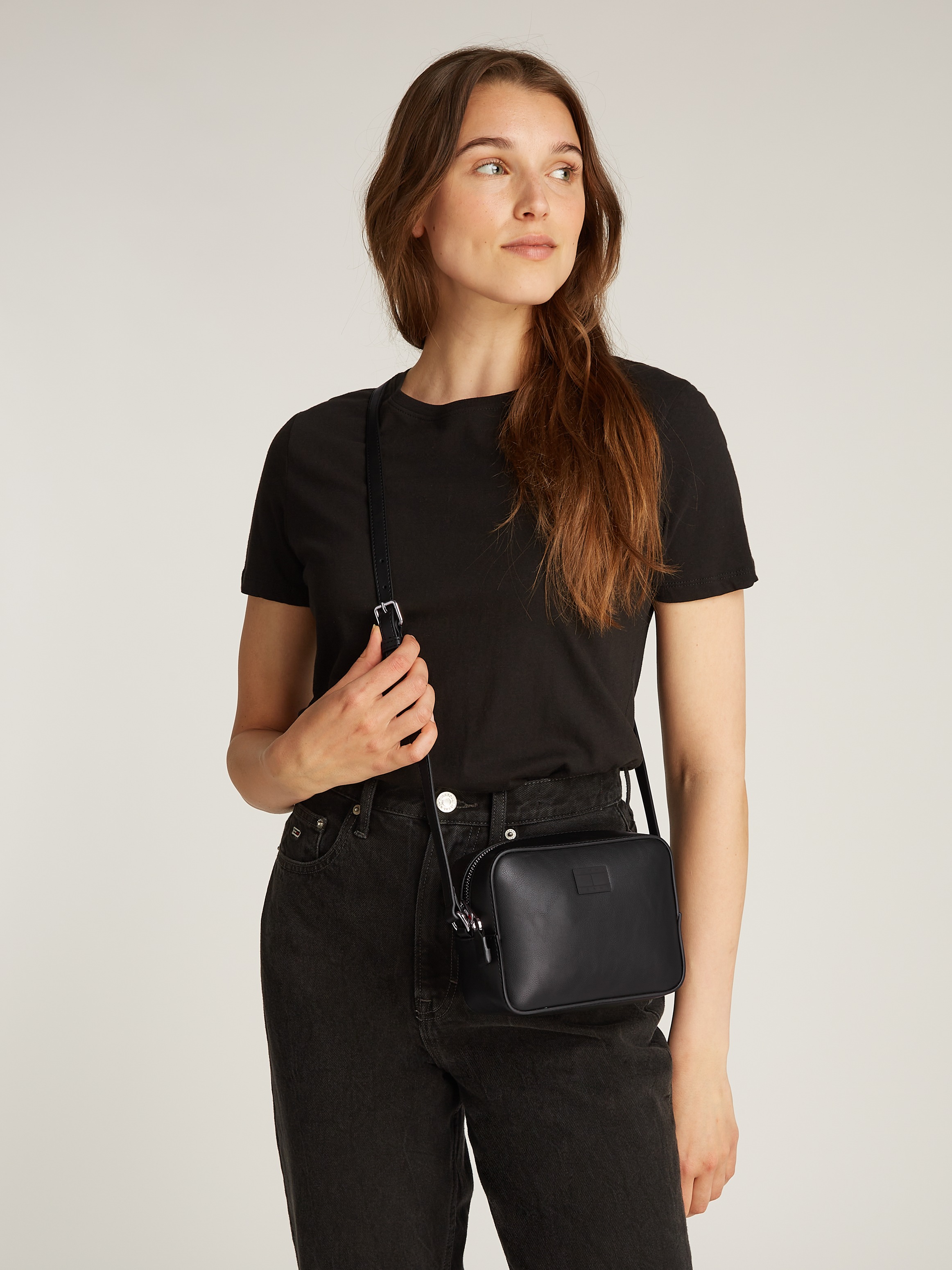 Tommy Jeans Umhängetasche "TJW ESS MUST CAMERA BAG", Damen Mini Bag, Kultur günstig online kaufen