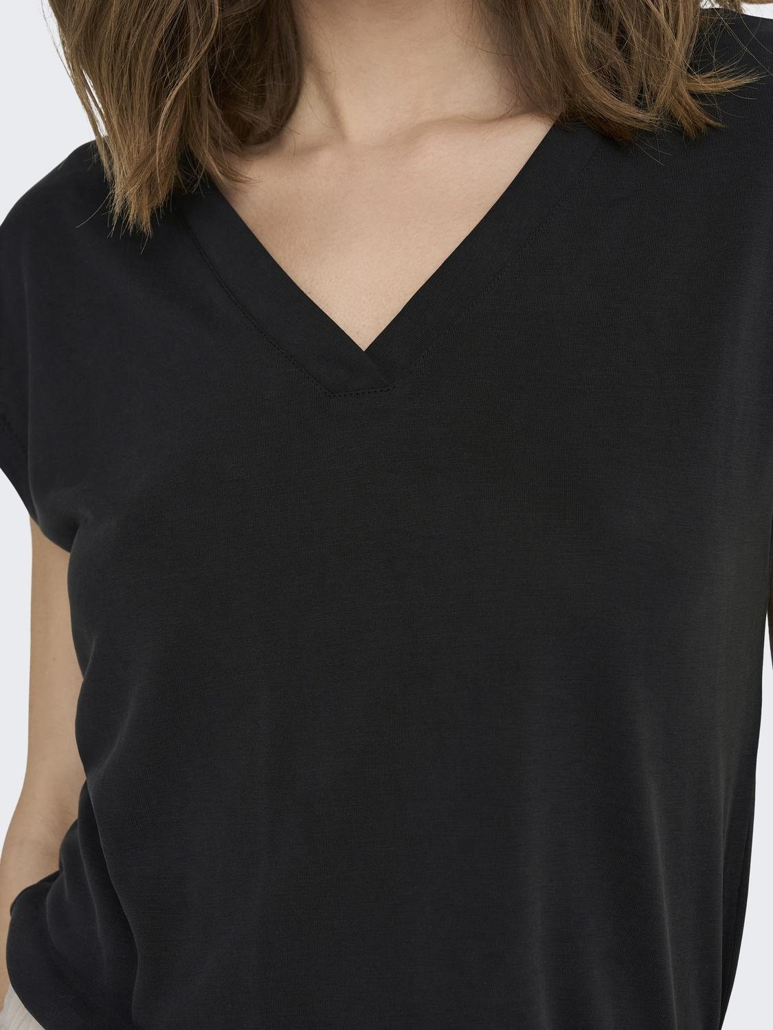 Thumbnail - ONLY V-Shirt "ONLFREE S/S MODAL V-NEC TOP BOX JRS NOOS"