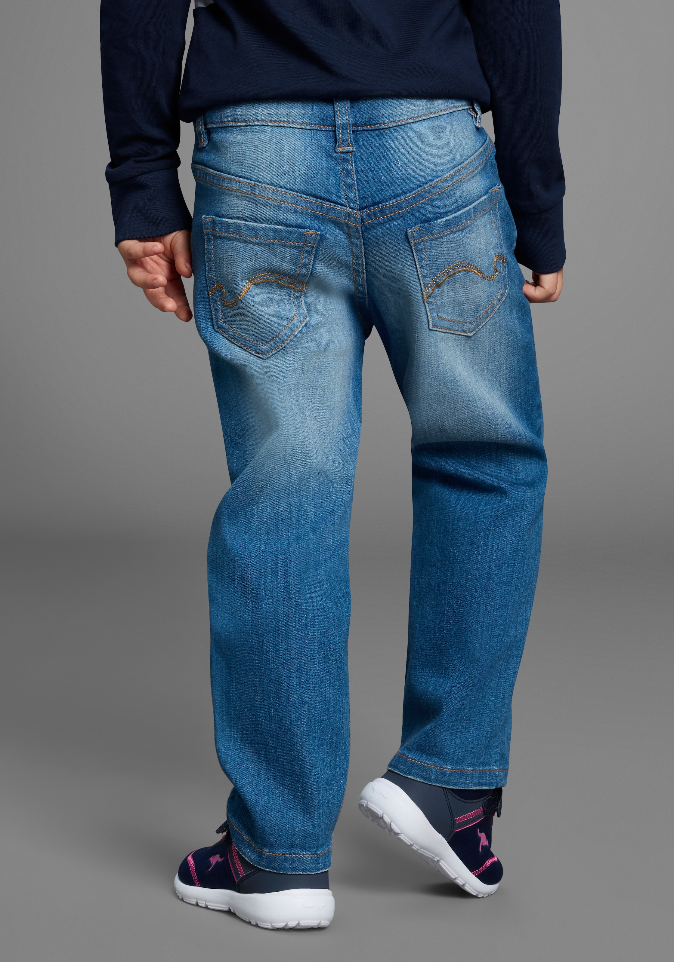 KangaROOS Stretch-Jeans »Stretchjeans mit Applikation«, Jeans mit süßen Sternen-Aufnähern