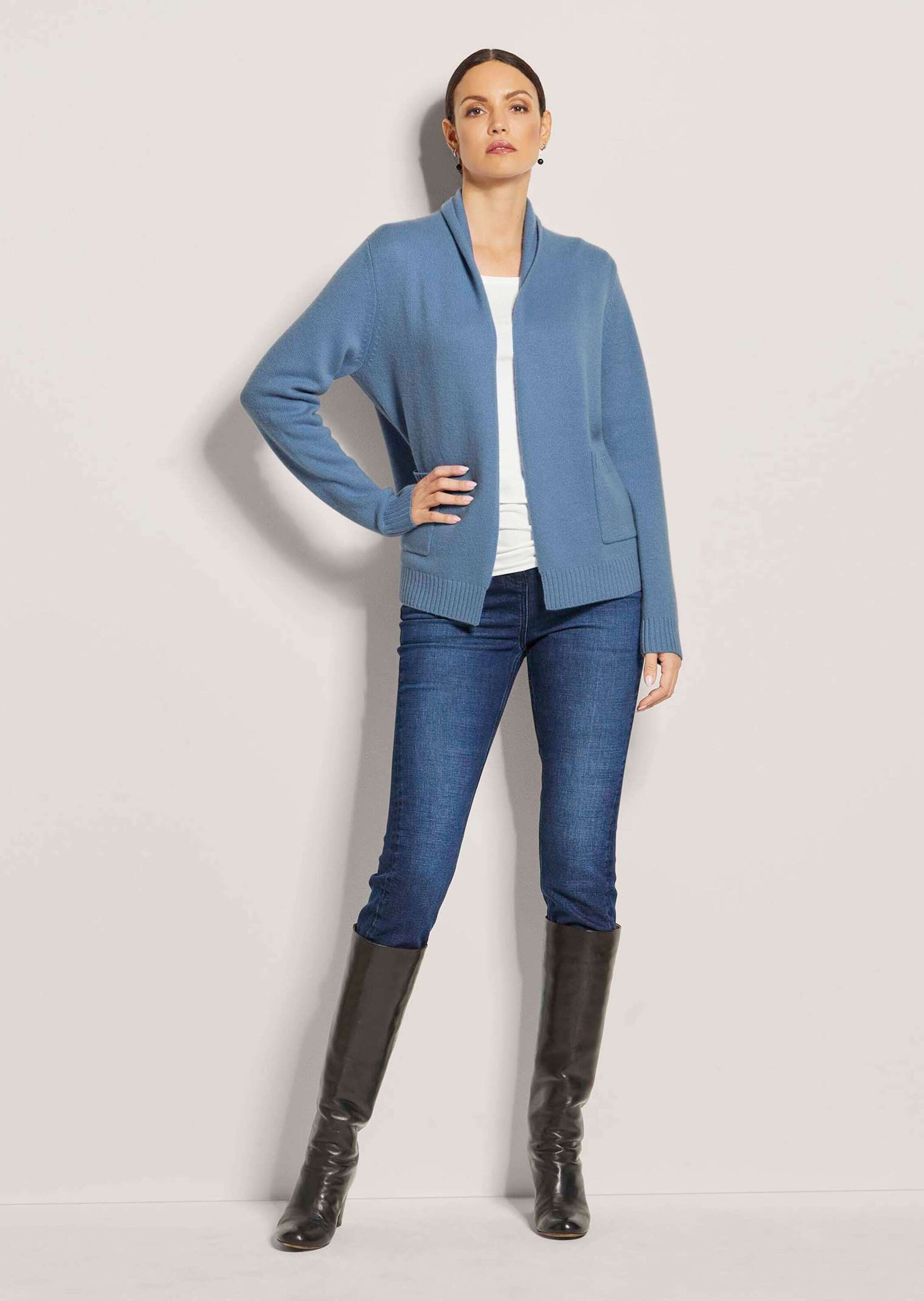 Thumbnail - MADELEINE Strickjacke "Strickjacke Verkürzte Schurwolljacke mit Stehkragen" verschlusslose Form