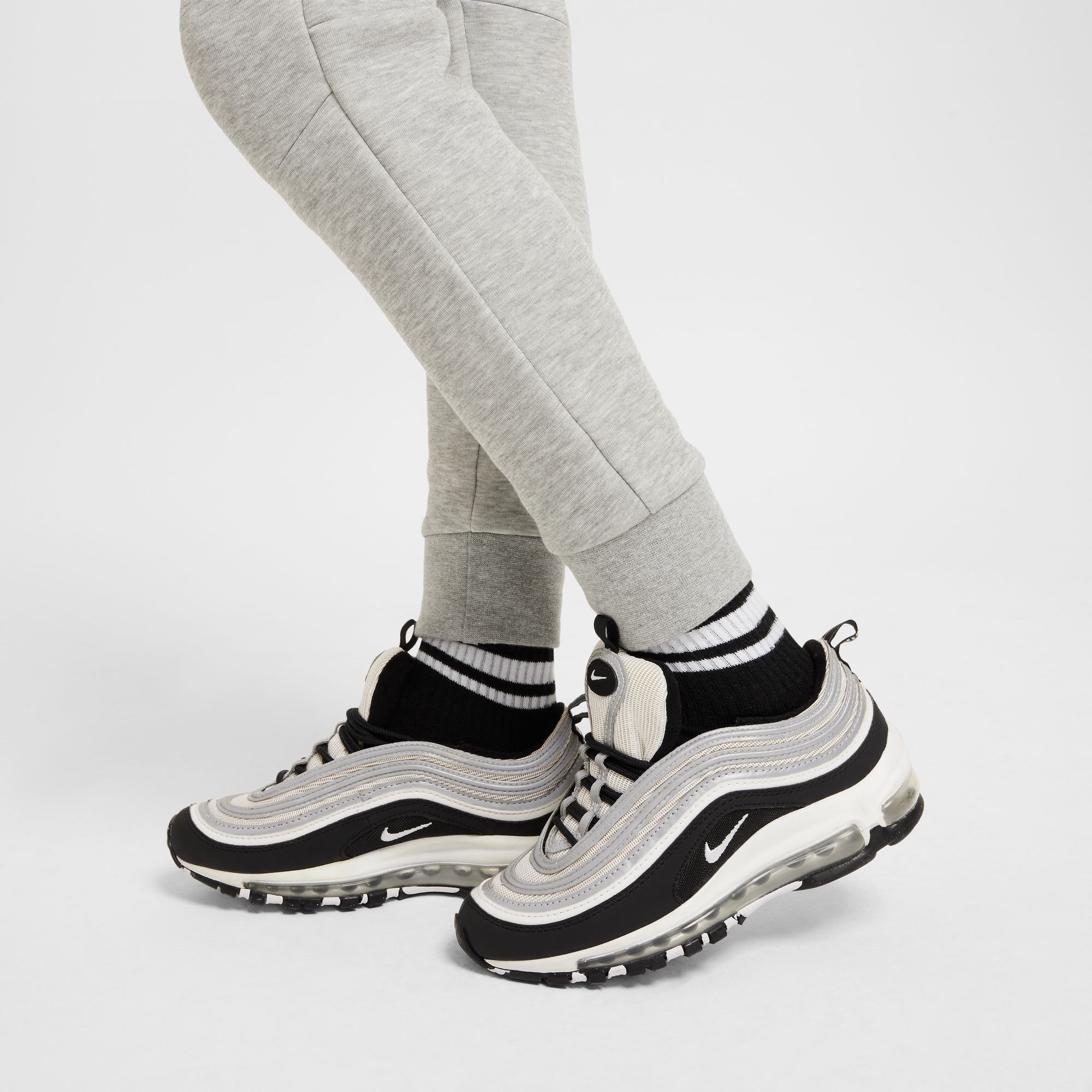 Nike Sportswear Sporthose »B NSW TCH FLC JGGR - PD«  sportlicher Stil, für Jugendliche, aus Baumwolle und Polyester