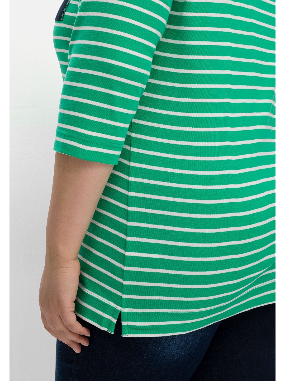 kontrastfarbener BAUR »Große Sheego kaufen Größen«, | für 3/4-Arm-Shirt Brusttasche mit
