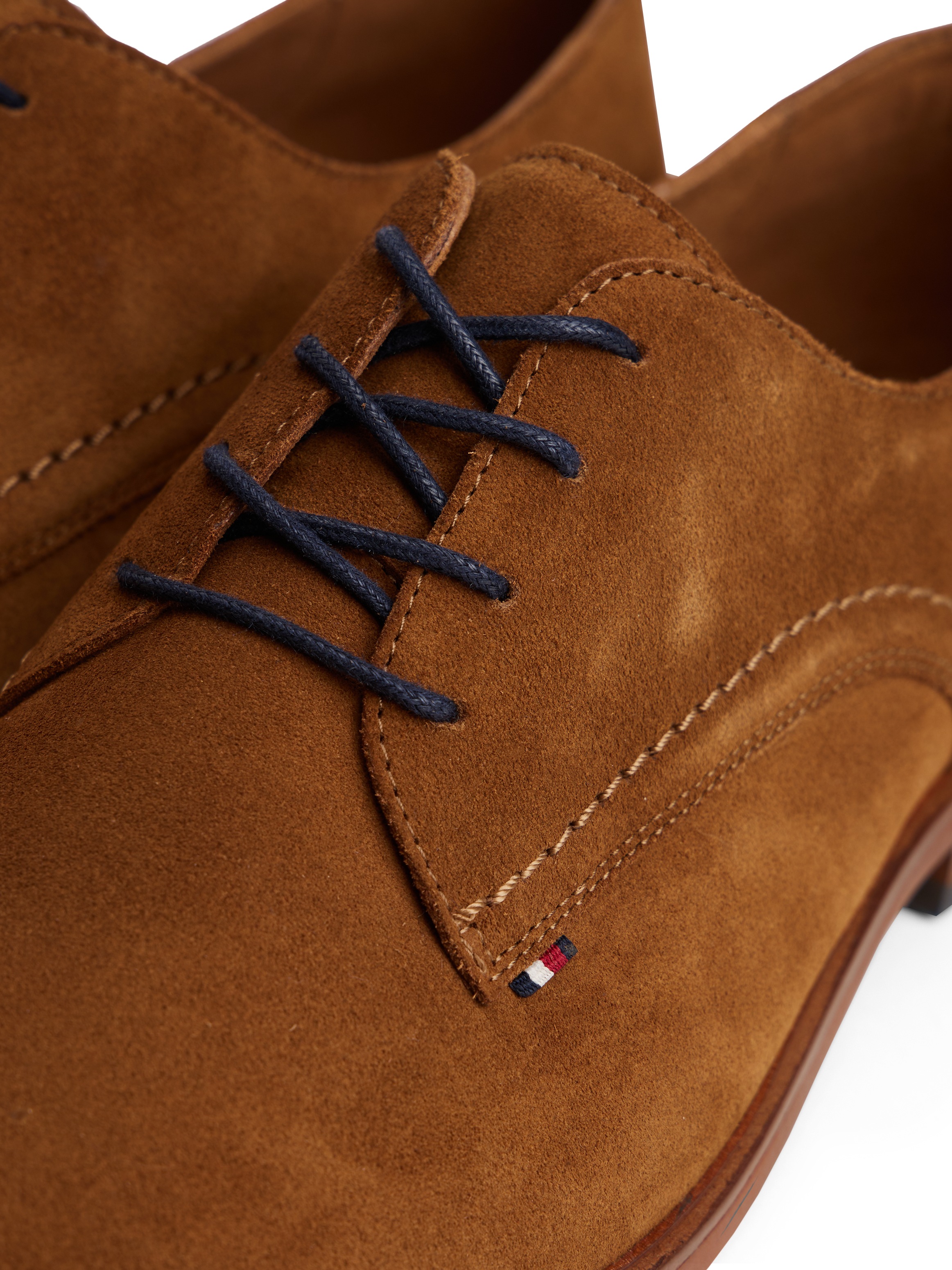 Tommy Hilfiger Schnürschuh »HILFIGER DRESS SUEDE SHOE«, Abendschuh, Businessschuh mit kleiner Logoflagge