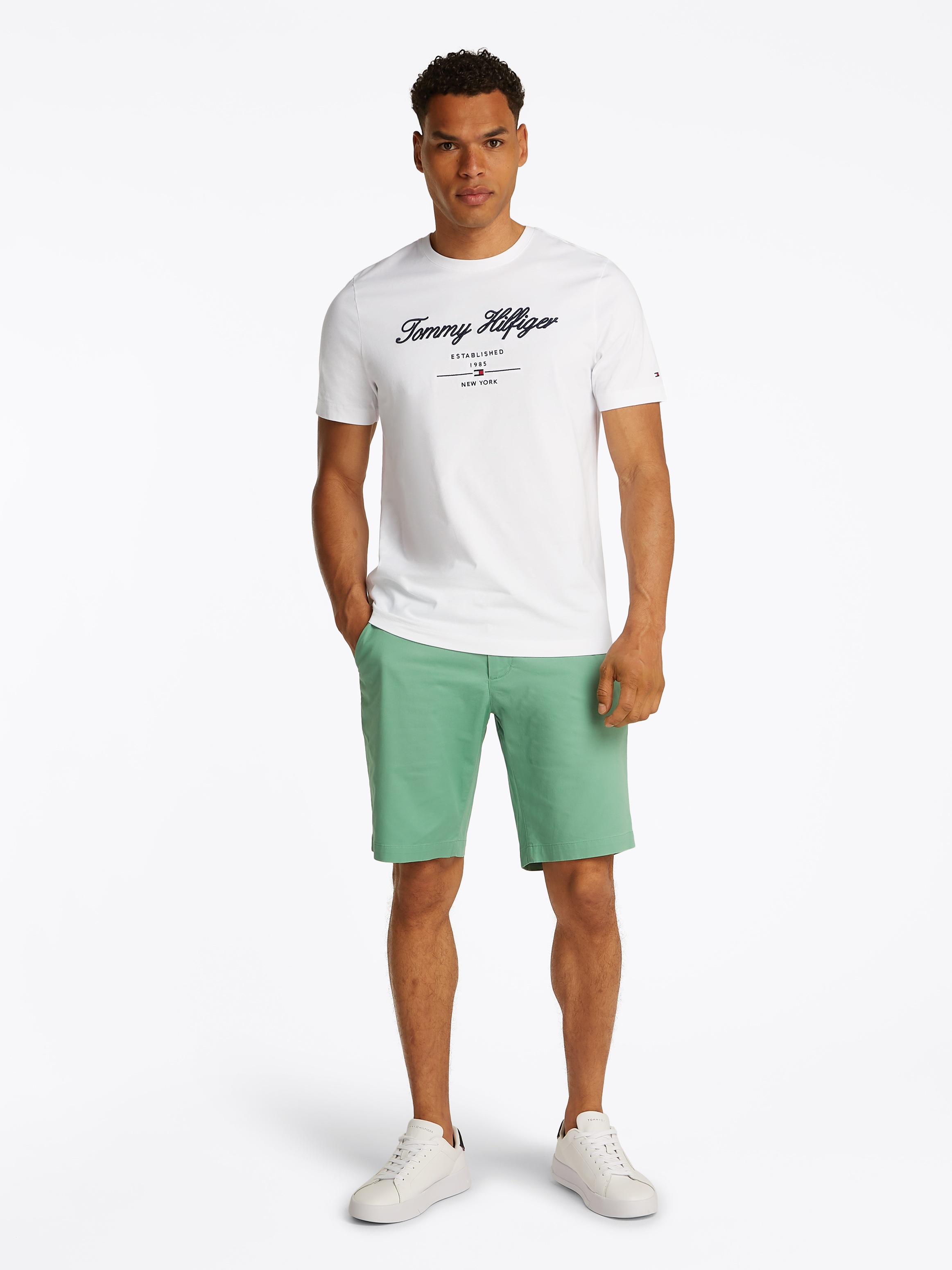 Tommy Hilfiger T-Shirt »SCRIPT LOGO TEE« mit aufgesticktem Logo