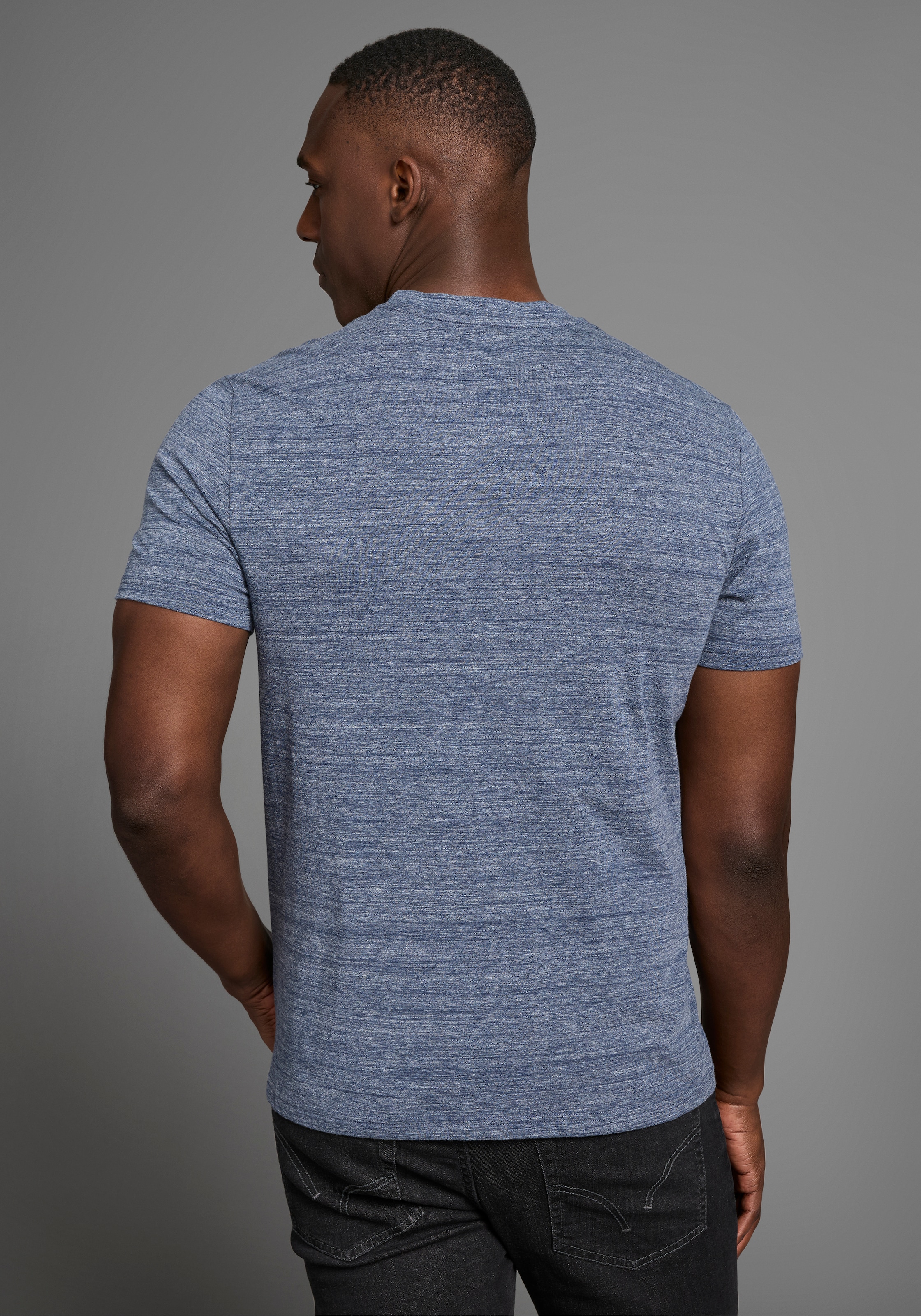 DELMAO T-Shirt, (Packung, 2-er Pack), in hochwertiger Melange-Optik mit dezenter Logo-Stickerei
