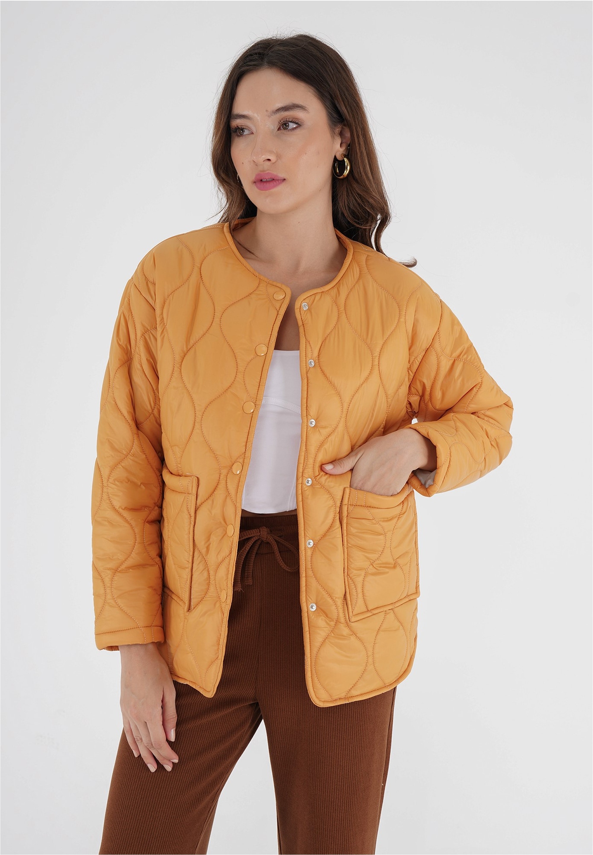 freshlions Steppjacke »Amara«, mit praktischen Druckknöpfen