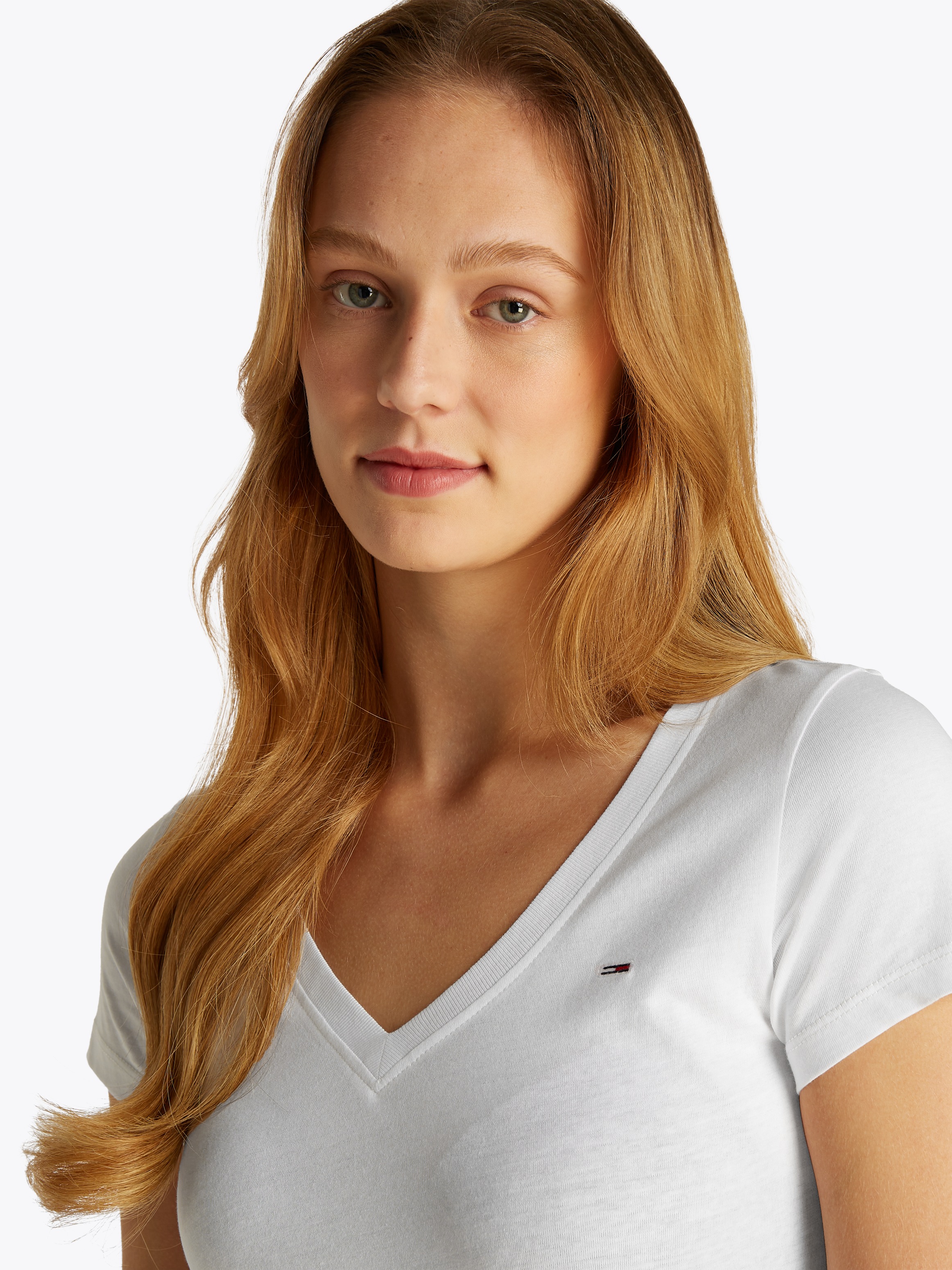 Tommy Jeans Kurzarmshirt "TJW SLIM V-NECK TEE" mit Logo-Stickerei günstig online kaufen