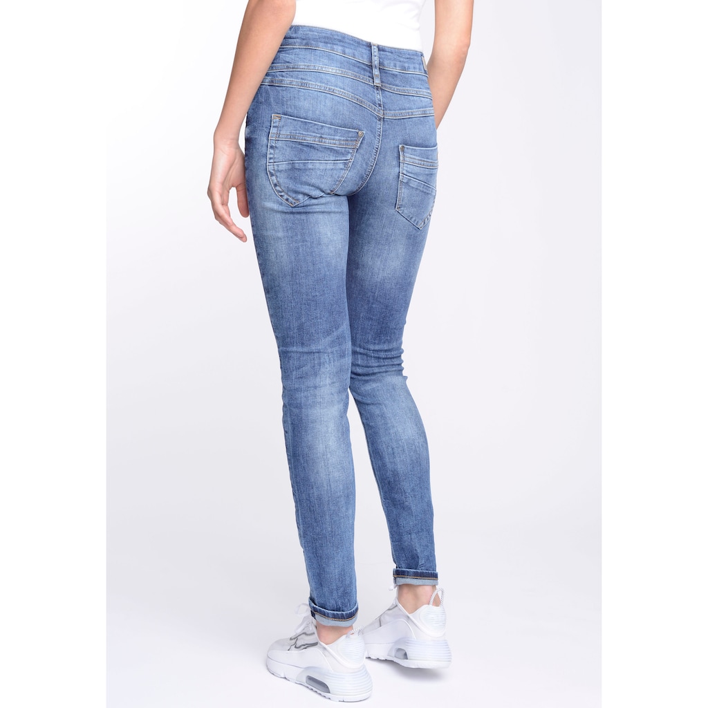 GANG Skinny-fit-Jeans »94MORA«, mit 3-Knopf-Verschluss und Passe vorne