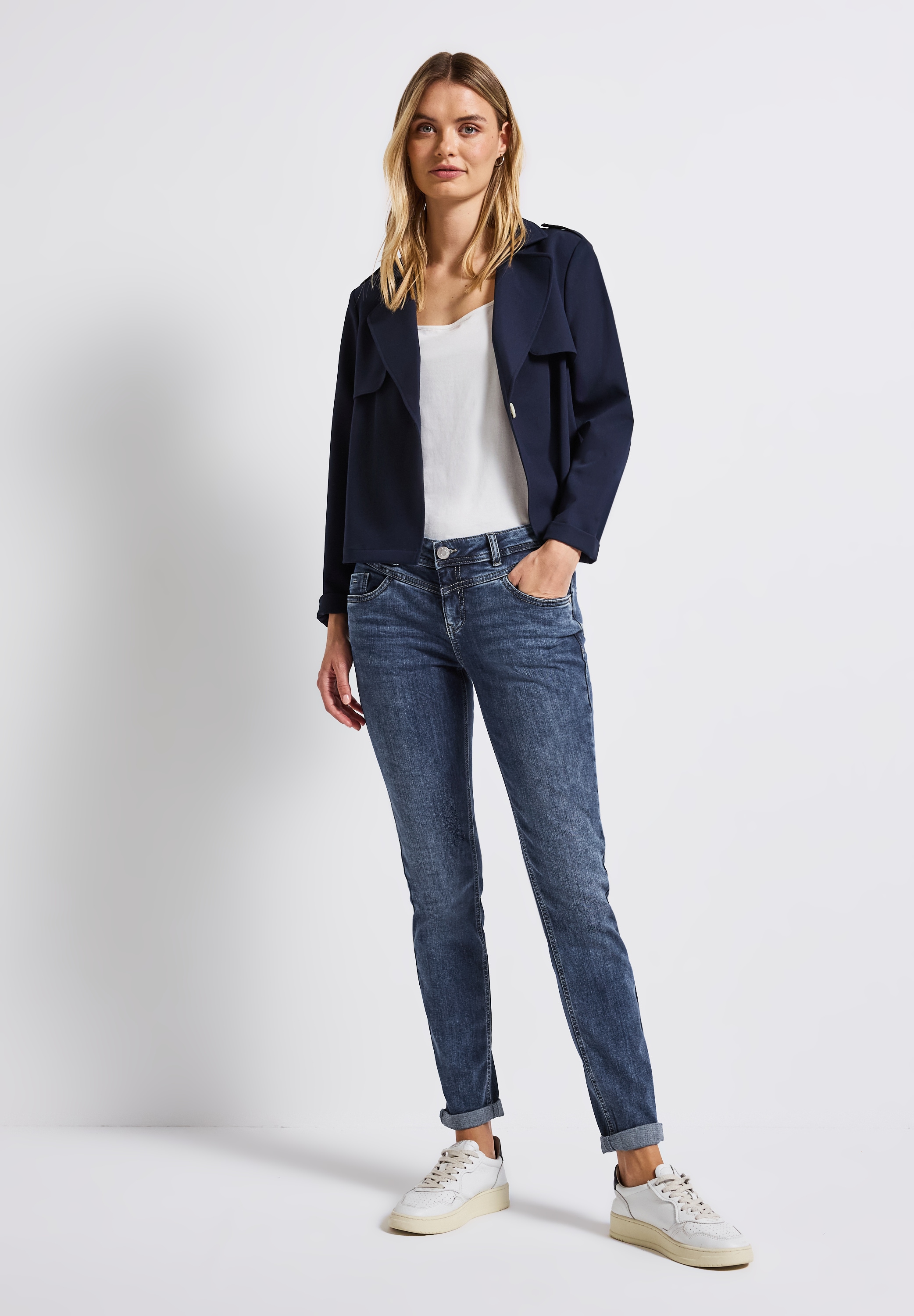 STREET ONE Comfort-fit-Jeans, in dunkelblauer Waschung