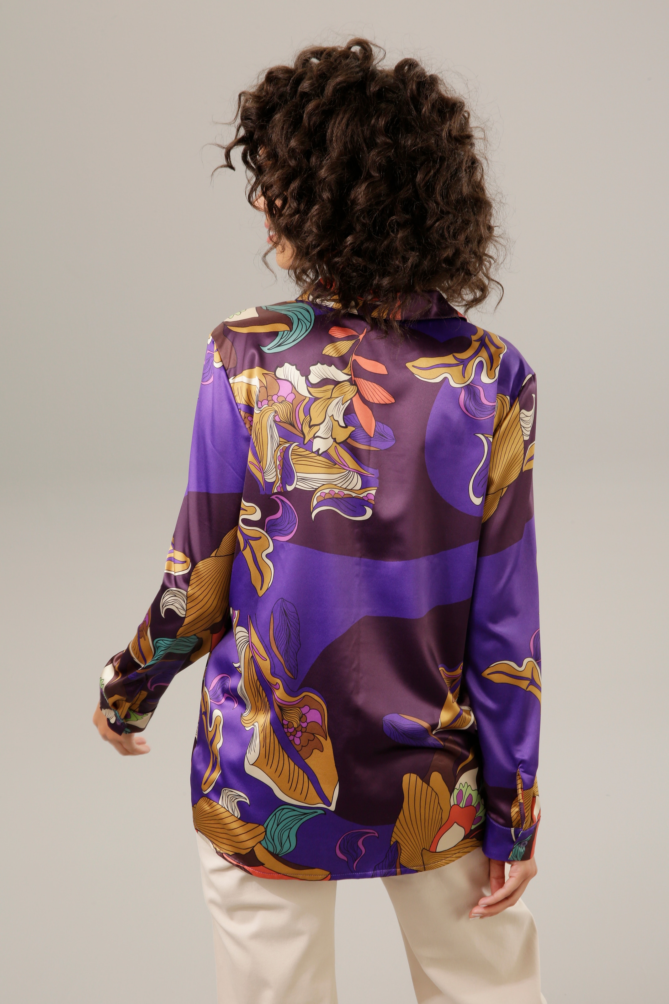 Aniston CASUAL Hemdbluse, KOLLEKTION graphischem farbenfrohen, NEUE Blumendruck - online mit | bestellen BAUR