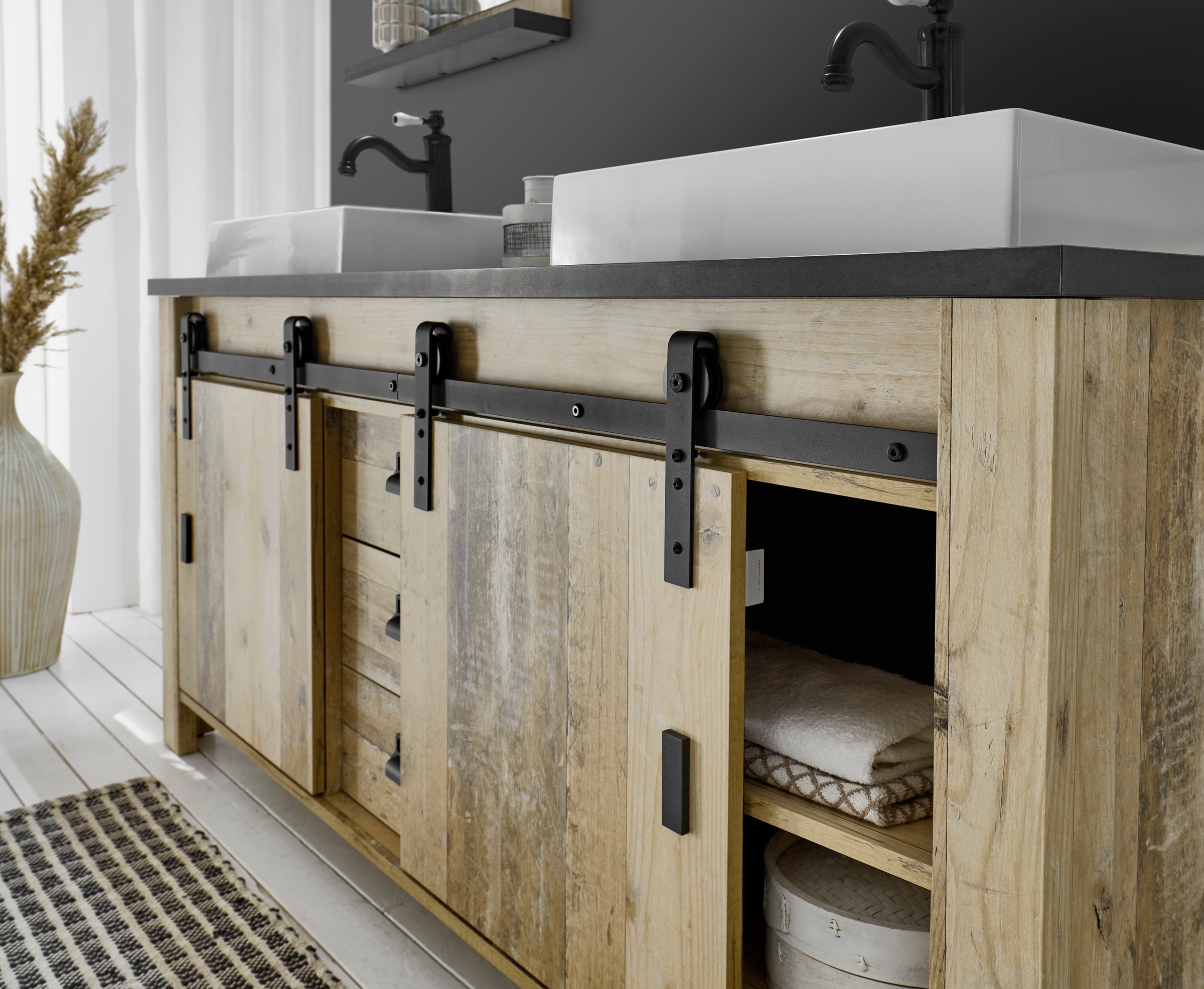 Home affaire Badmöbel-Set »SHERWOOD, Bad im modernen Design, 4-teiliges Badezimmer«, (4 St.), in 2 Farben verfügbar, Scheunentorbeschlag & Apothekergriff aus Metall