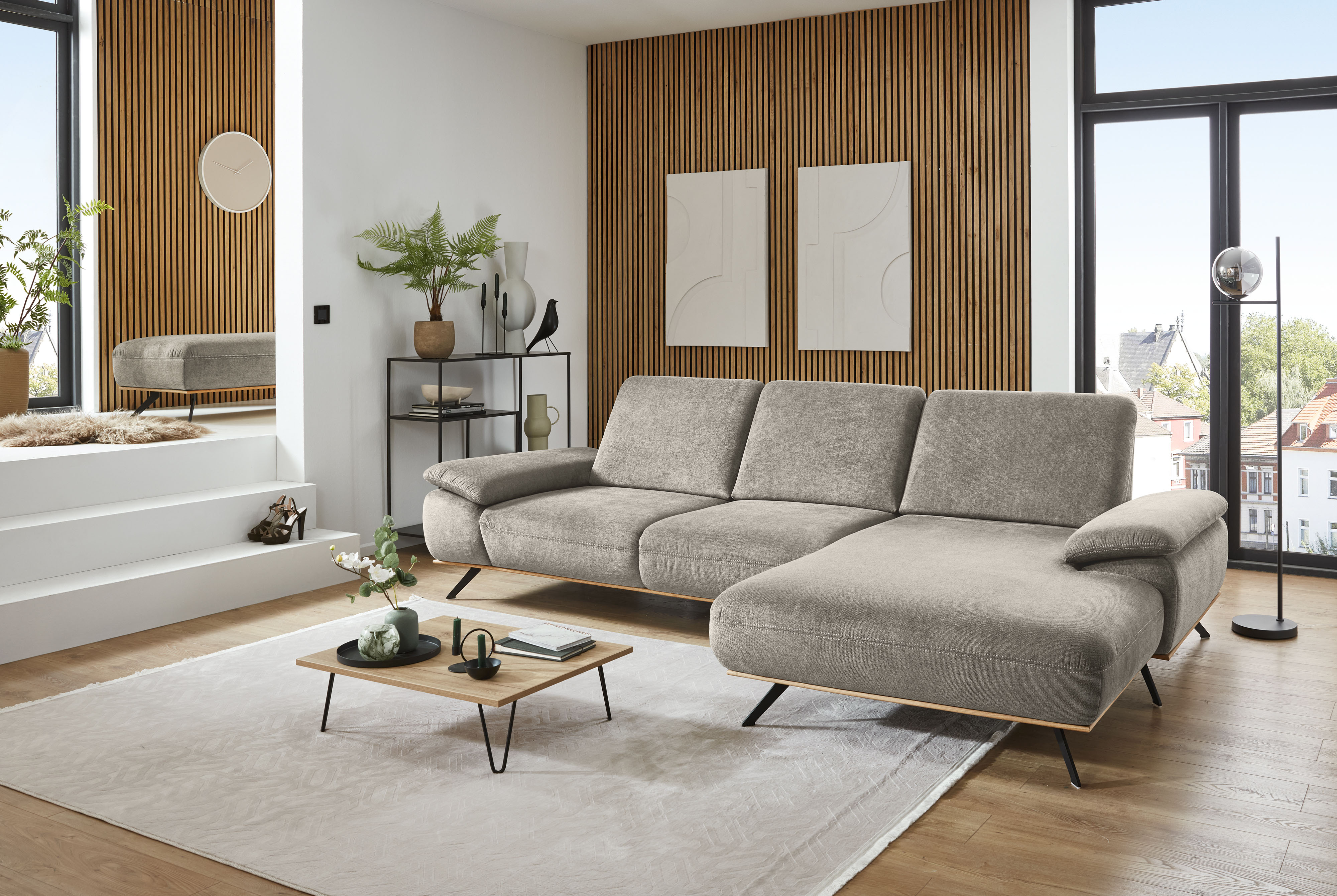 Die PlanBar Ecksofa "ZE-EM18063, Breite 322 cm" wahlweise mit Sitztiefen- und Armteilverstellung