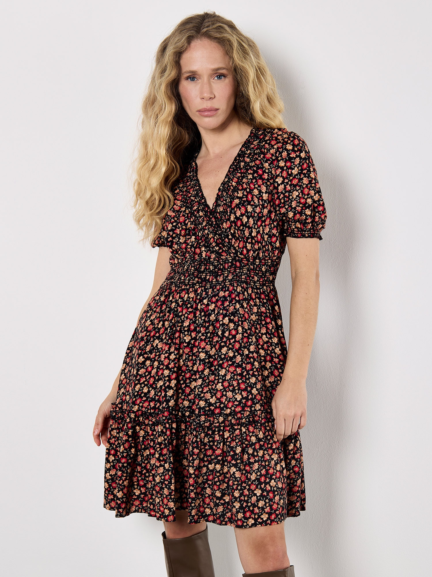 Apricot Minikleid "Mini-Kleid" mit Smokdetails und Blumenmuster