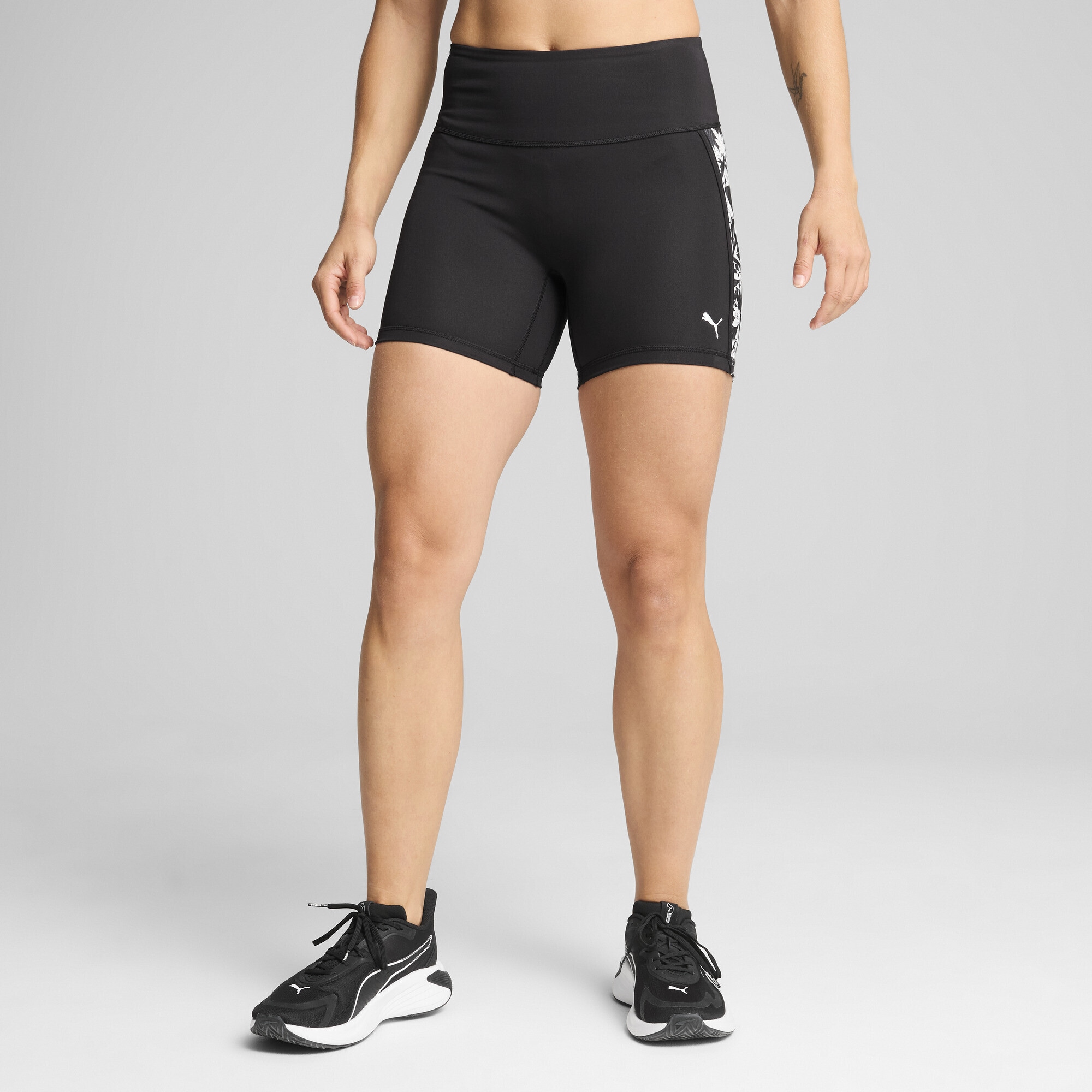 PUMA Trainingsshorts »TROPICAL Graphic 5" Radlerhose Damen«