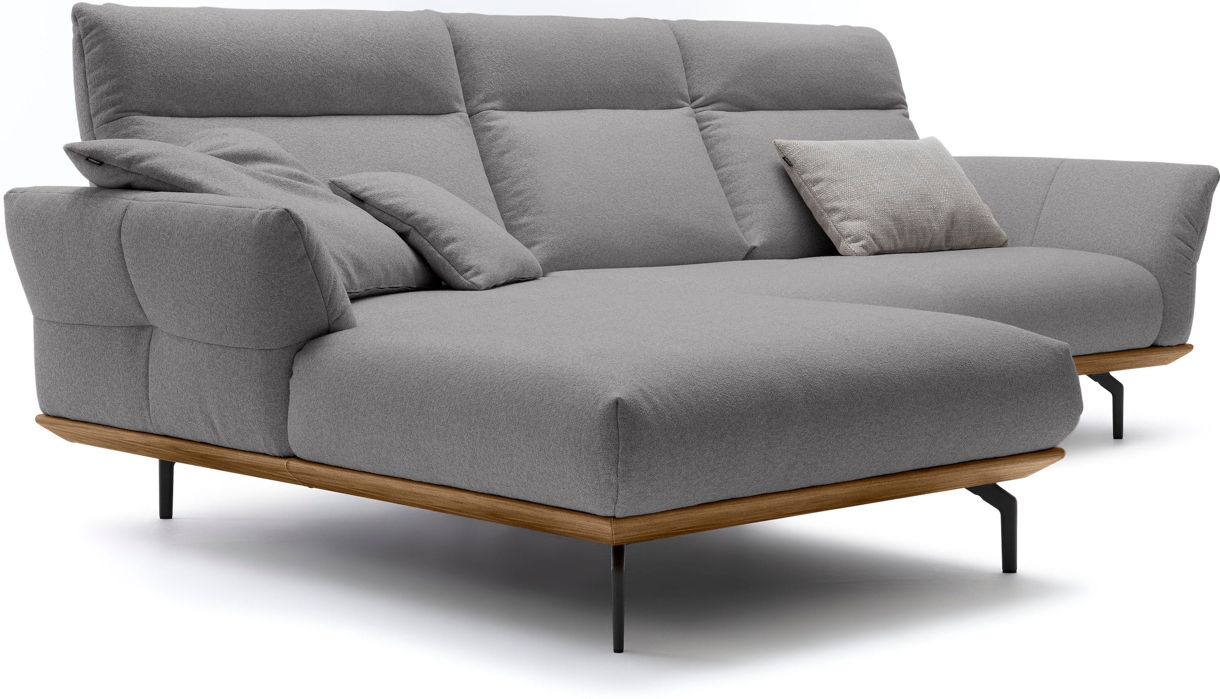 Creation BY ROLF BENZ Ecksofa »CR.460«, Sockel in Nussbaum, Winkelfüße in Umbragrau, Breite 298 cm