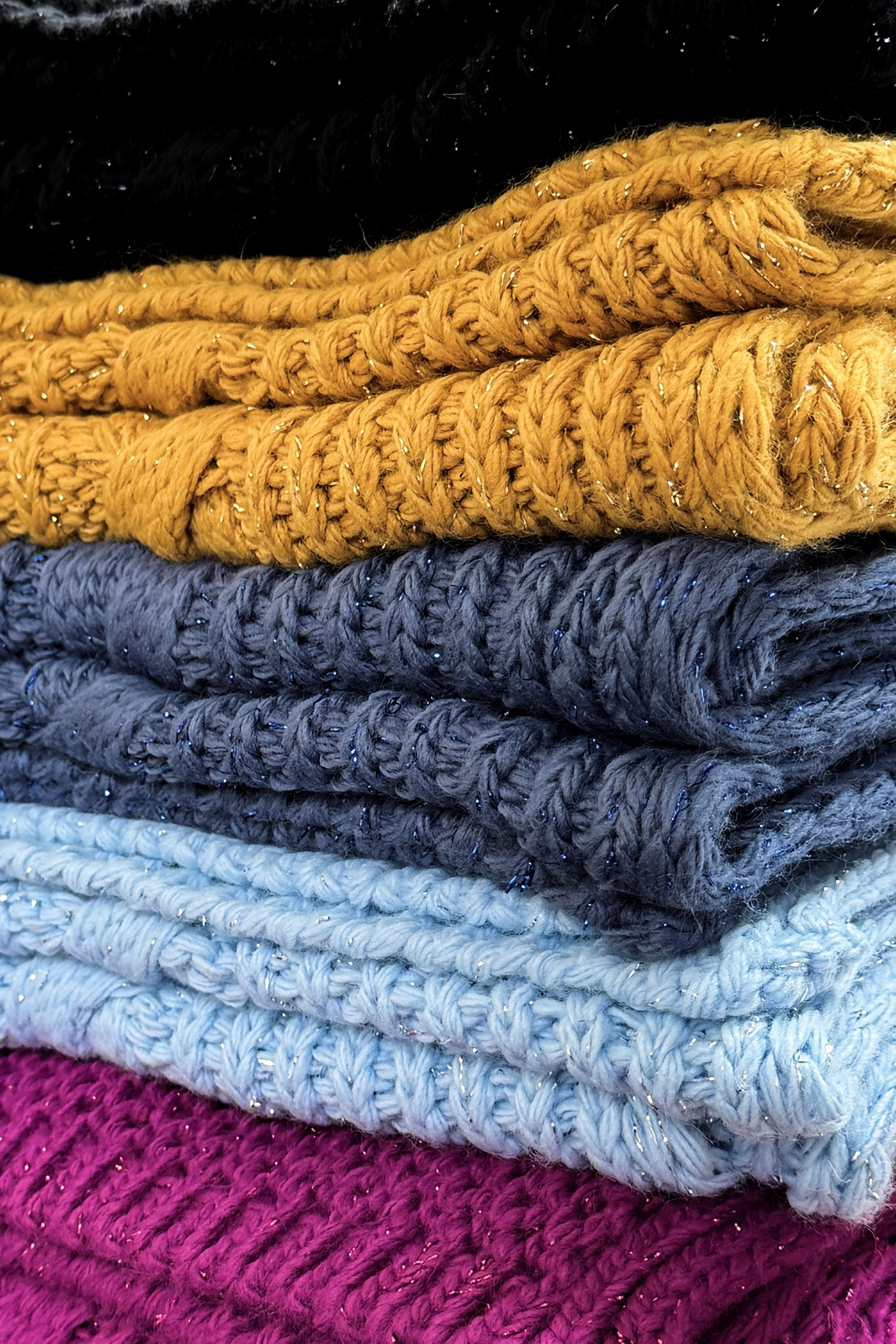 Strickschal "Warm", Damen, schwarz, Polyacryl, COLLEZIONE ALESSANDRO, unifarben, Basic, Modetücher, mit Zopfmuster und dezentem Glitzer 3