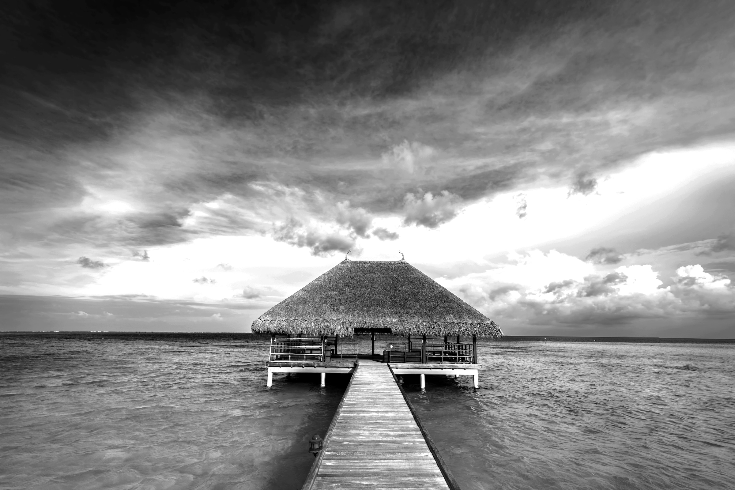 Papermoon Fototapete "Haus auf dem Wasser Schwarz & Weiß"