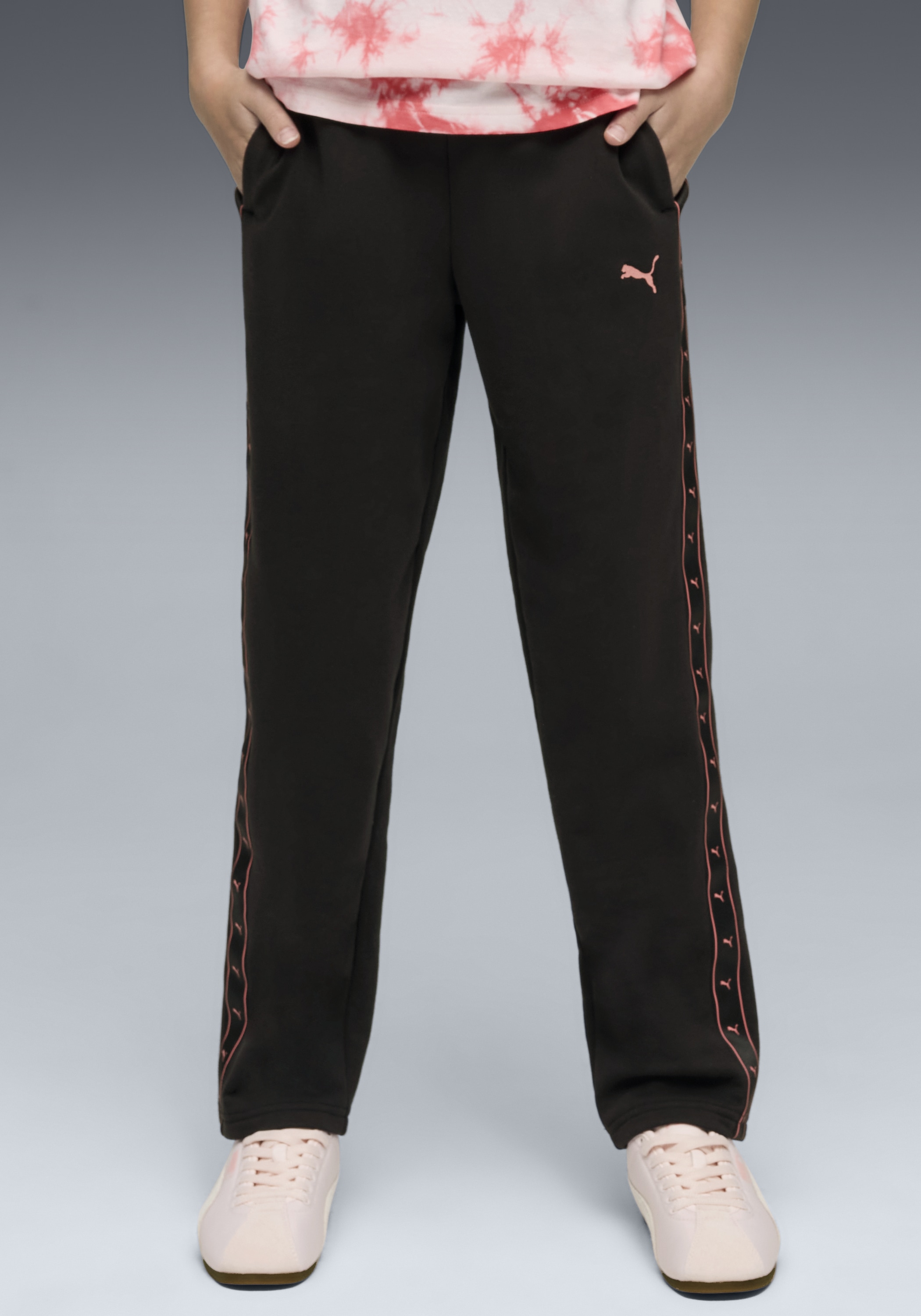PUMA 1100000002199 "ESS TAPE HIGH WAIST RELAXED SWEATPANTS TR G" aus Baumwollmischung, mit Eingrifftaschen, sportlicher Stil