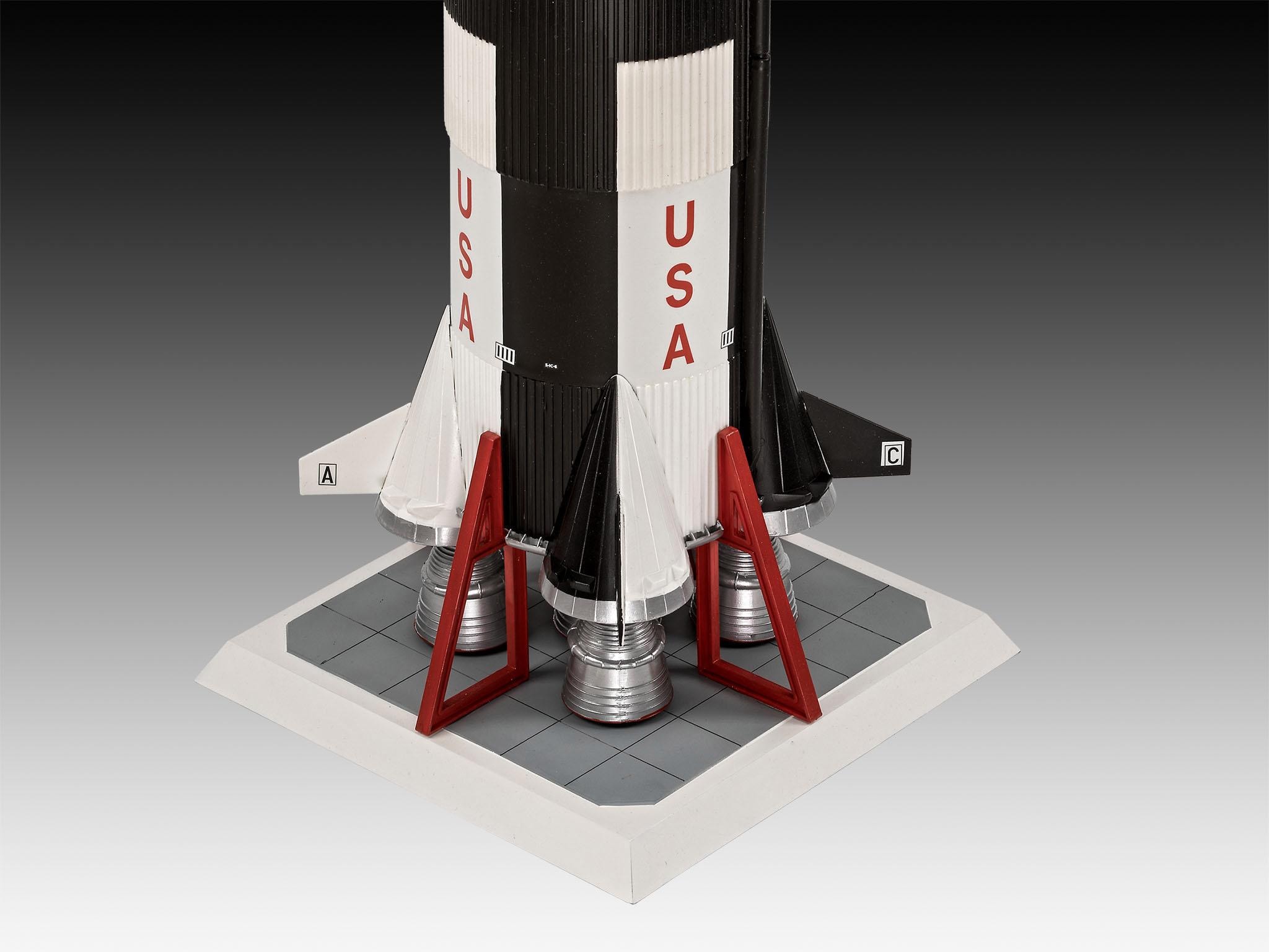 Revell® Modellbausatz »Apollo 11 Saturn V Rocket«, 1:96, Jubiläumsset mit Basis-Zubehör; Made in Europe
