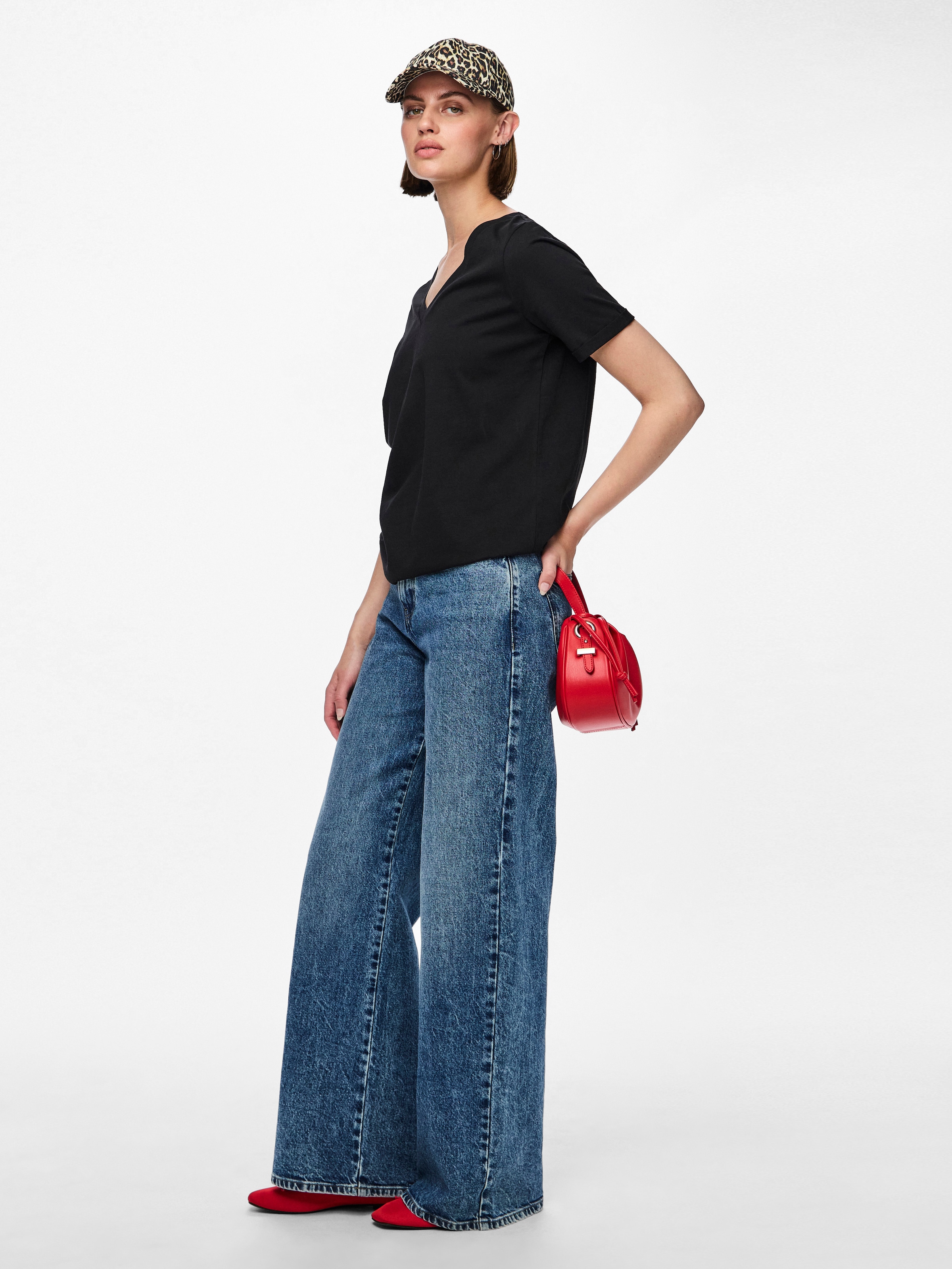 pieces Kurzarmshirt »PCRIA SS V-NECK SOLID TEE JRS NOOS BC« Baumwolle, regular fit