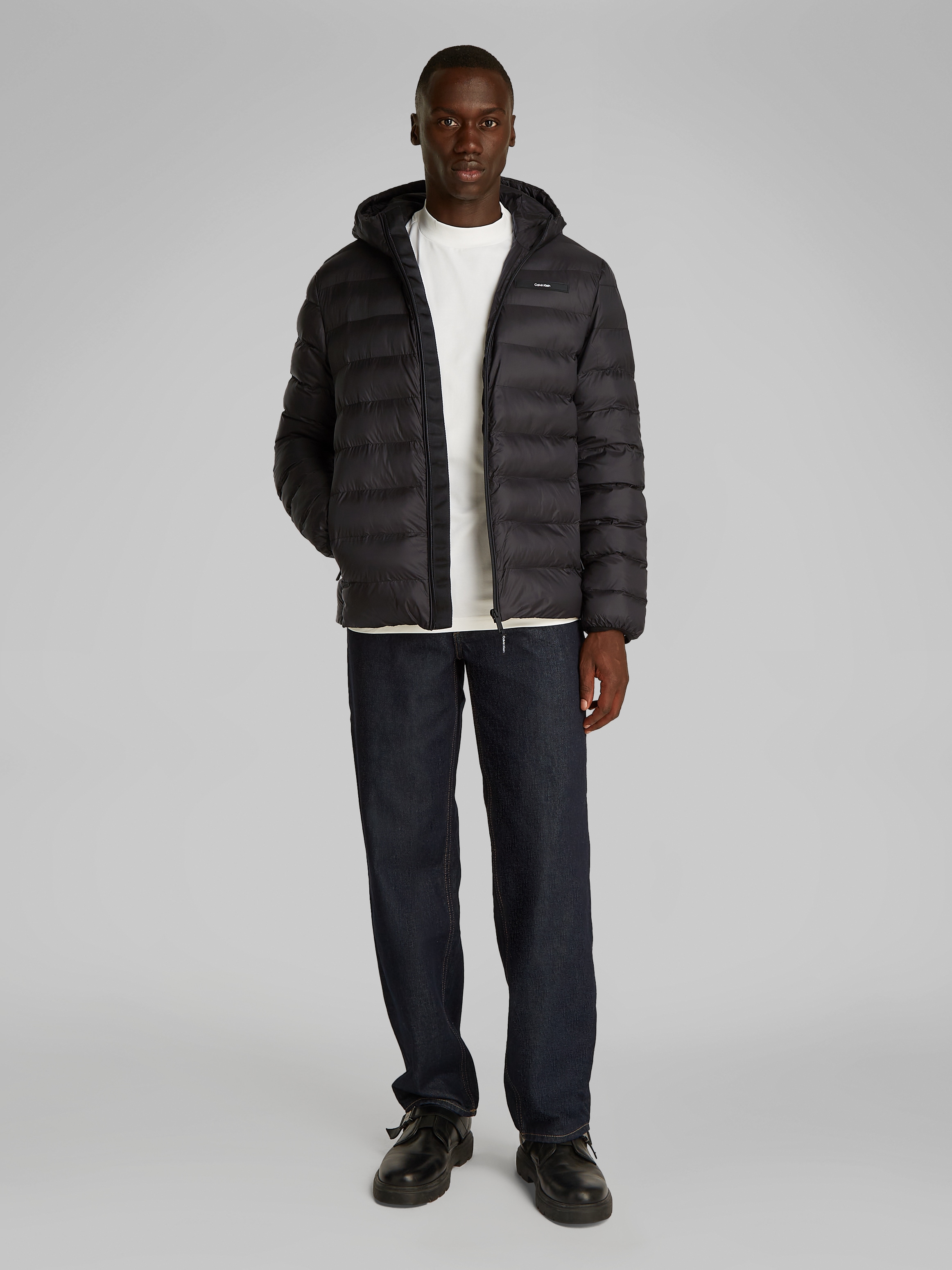 Calvin Klein Outdoorjacke »RECYCLED HOODED PUFFER JACKET«, mit Kapuze, mit Logopatch