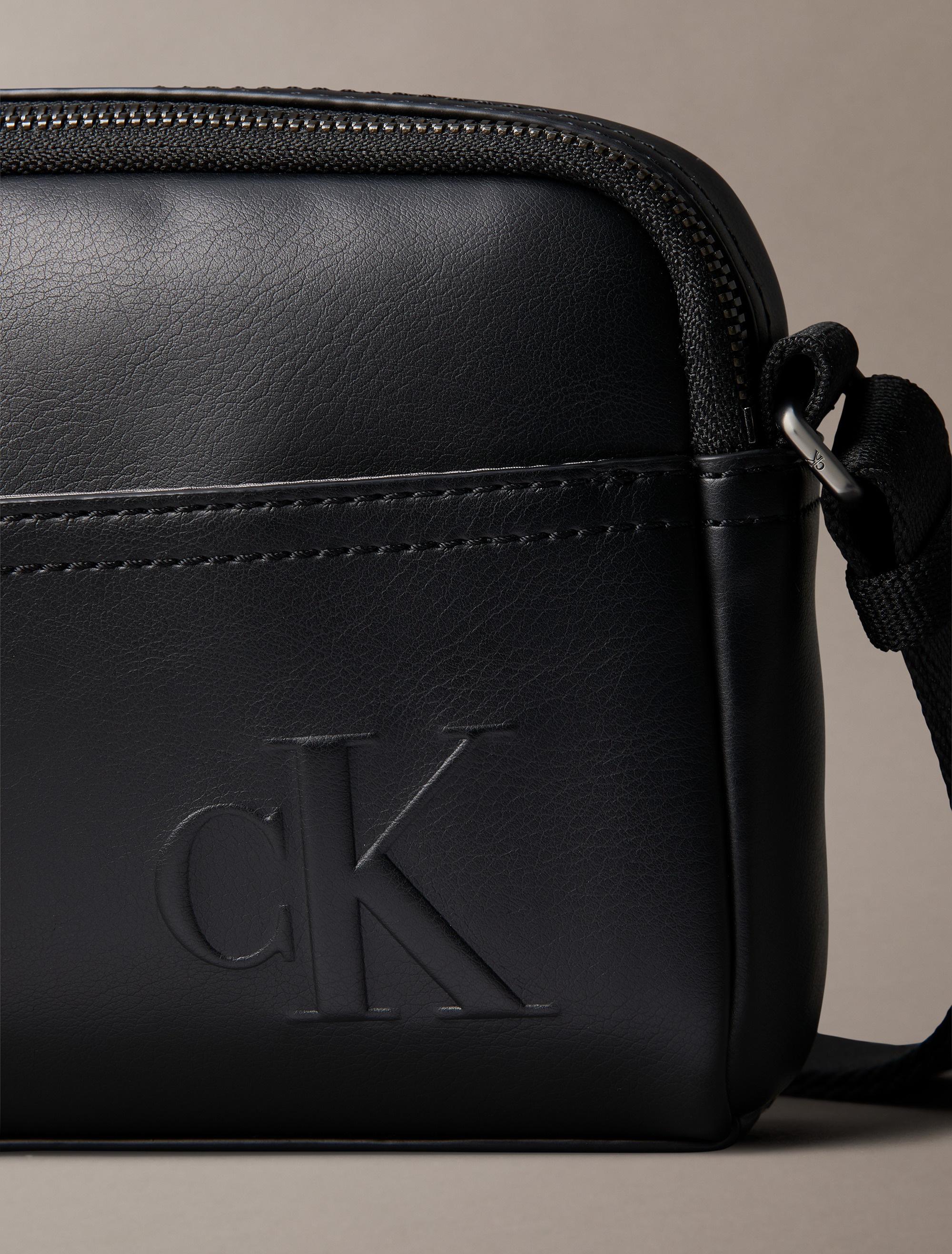 Calvin Klein Kameratasche »CK CAMERA BAG«, Herren Minibag, Umhängetasche, Schultertasche, Bodybag mit CK-Logo